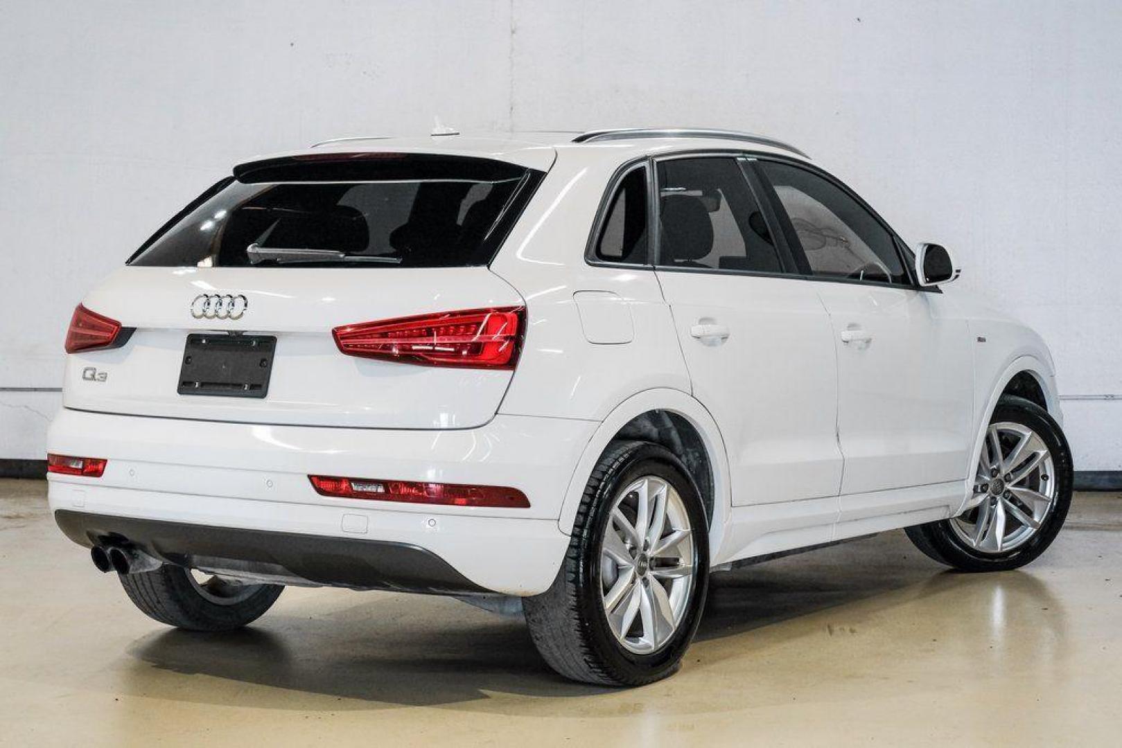2018 White /Black Audi Q3 2.0T Premium (WA1BCCFS0JR) with an 2.0L 4-Cylinder TFSI engine, Automatic transmission, located at 15300 Midway Rd., Addison, TX, 75001, (972) 702-0011, 32.958321, -96.838074 - Photo#10