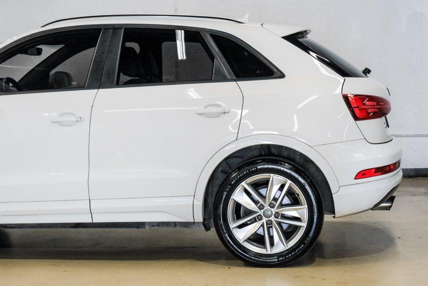 2018 White /Black Audi Q3 2.0T Premium (WA1BCCFS0JR) with an 2.0L 4-Cylinder TFSI engine, Automatic transmission, located at 15300 Midway Rd., Addison, TX, 75001, (972) 702-0011, 32.958321, -96.838074 - Photo#17