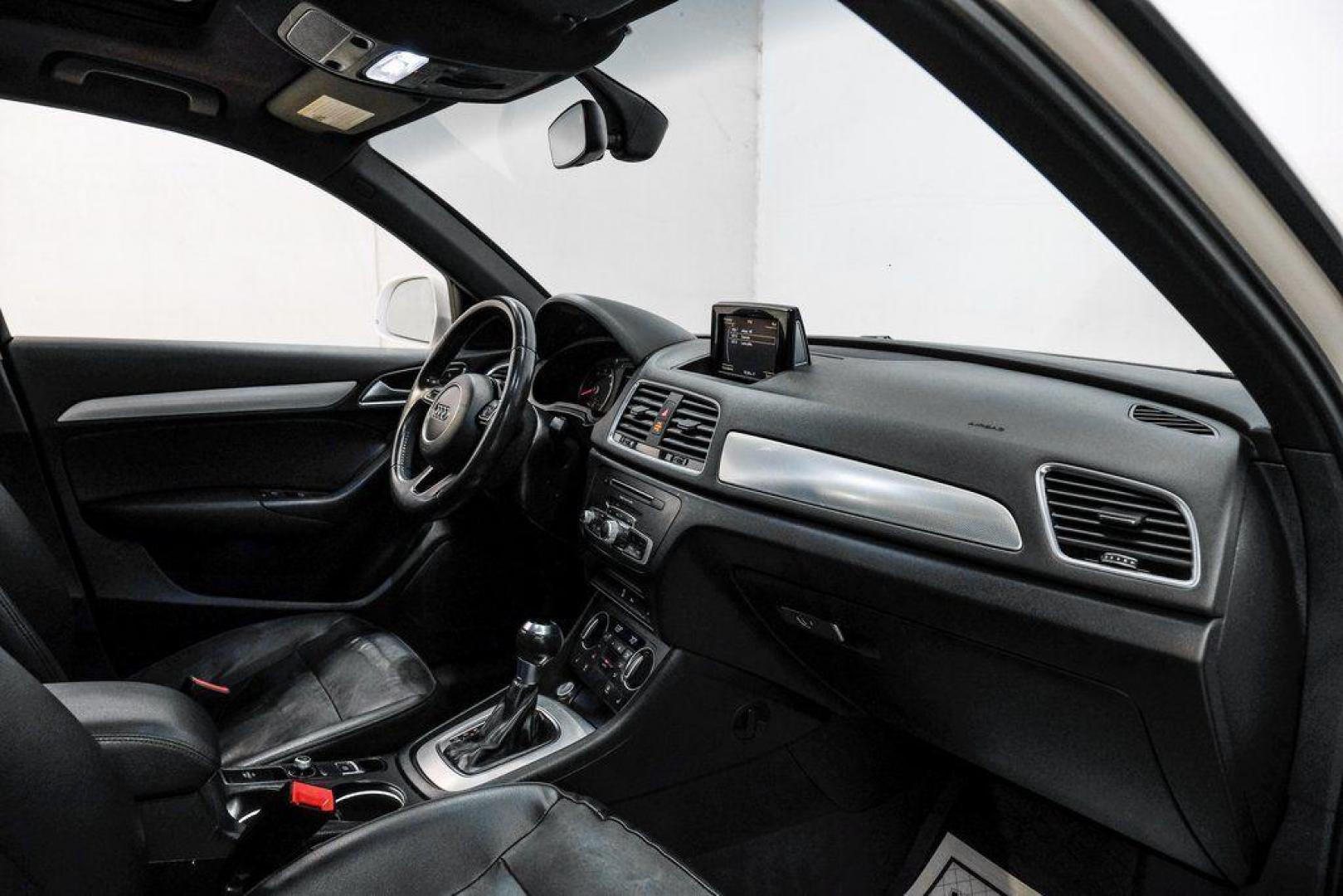 2018 White /Black Audi Q3 2.0T Premium (WA1BCCFS0JR) with an 2.0L 4-Cylinder TFSI engine, Automatic transmission, located at 15300 Midway Rd., Addison, TX, 75001, (972) 702-0011, 32.958321, -96.838074 - Photo#18