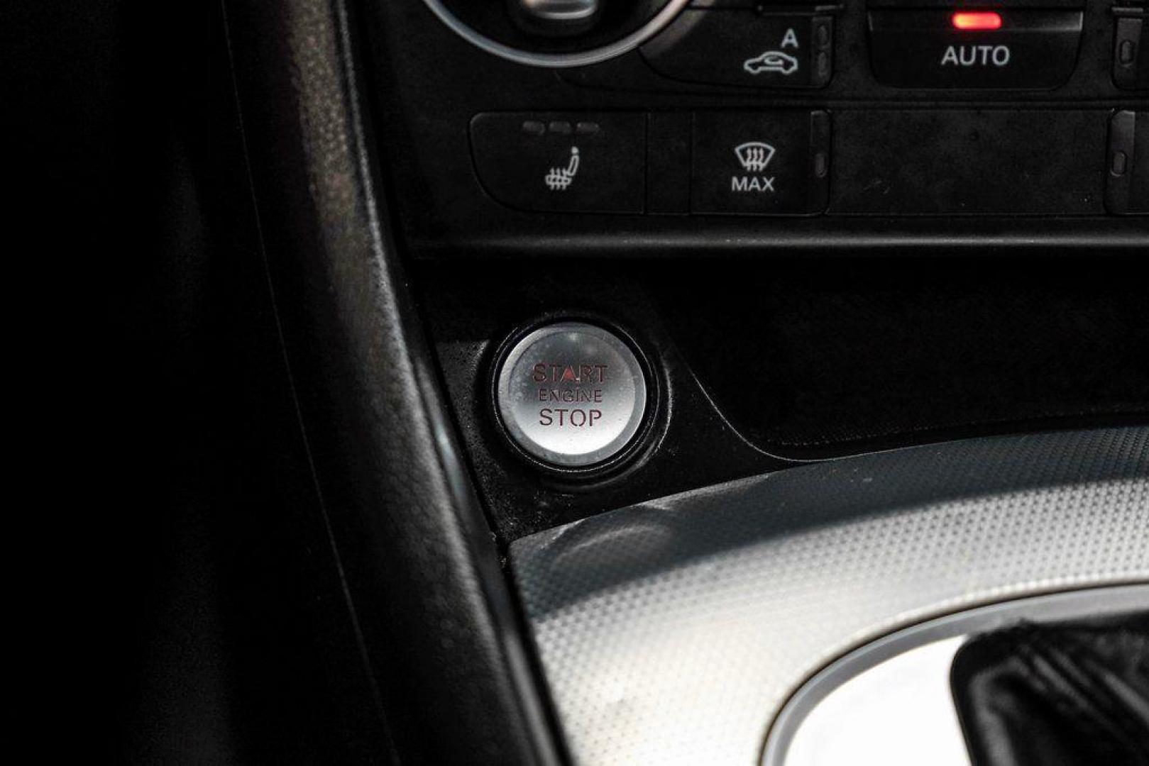 2018 White /Black Audi Q3 2.0T Premium (WA1BCCFS0JR) with an 2.0L 4-Cylinder TFSI engine, Automatic transmission, located at 15300 Midway Rd., Addison, TX, 75001, (972) 702-0011, 32.958321, -96.838074 - Photo#26