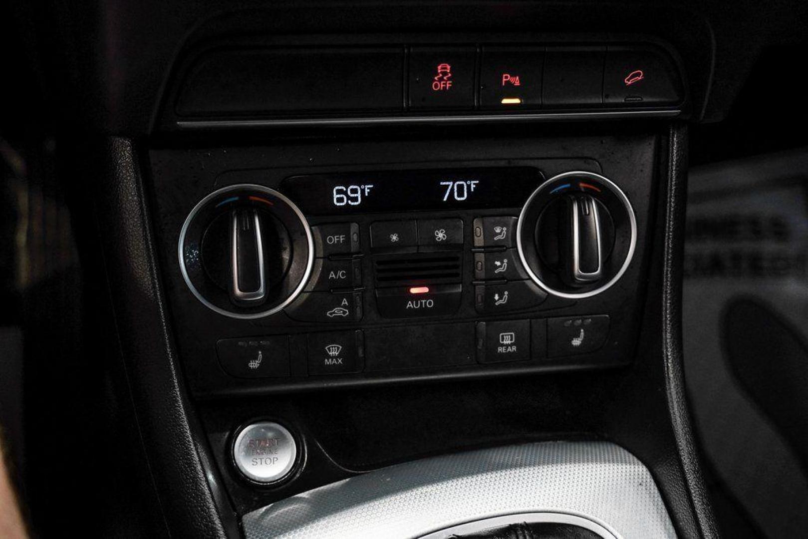 2018 White /Black Audi Q3 2.0T Premium (WA1BCCFS0JR) with an 2.0L 4-Cylinder TFSI engine, Automatic transmission, located at 15300 Midway Rd., Addison, TX, 75001, (972) 702-0011, 32.958321, -96.838074 - Photo#31