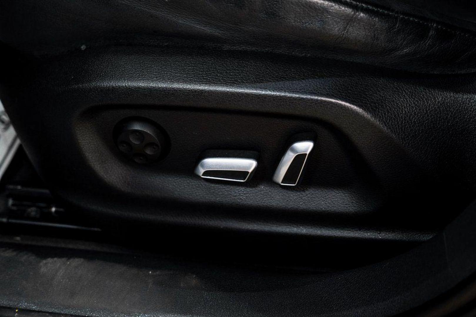 2018 White /Black Audi Q3 2.0T Premium (WA1BCCFS0JR) with an 2.0L 4-Cylinder TFSI engine, Automatic transmission, located at 15300 Midway Rd., Addison, TX, 75001, (972) 702-0011, 32.958321, -96.838074 - Photo#34