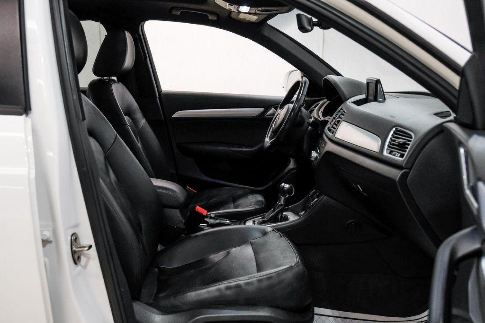 2018 White /Black Audi Q3 2.0T Premium (WA1BCCFS0JR) with an 2.0L 4-Cylinder TFSI engine, Automatic transmission, located at 15300 Midway Rd., Addison, TX, 75001, (972) 702-0011, 32.958321, -96.838074 - Photo#36