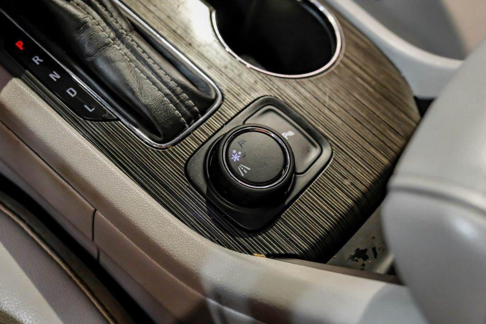 2019 Smokey Quartz Metallic /Cocoa/ Light Ash Gray GMC Acadia SLT-1 (1GKKNMLS4KZ) with an 3.6L V6 SIDI engine, Automatic transmission, located at 15300 Midway Rd., Addison, TX, 75001, (972) 702-0011, 32.958321, -96.838074 - Photo#23