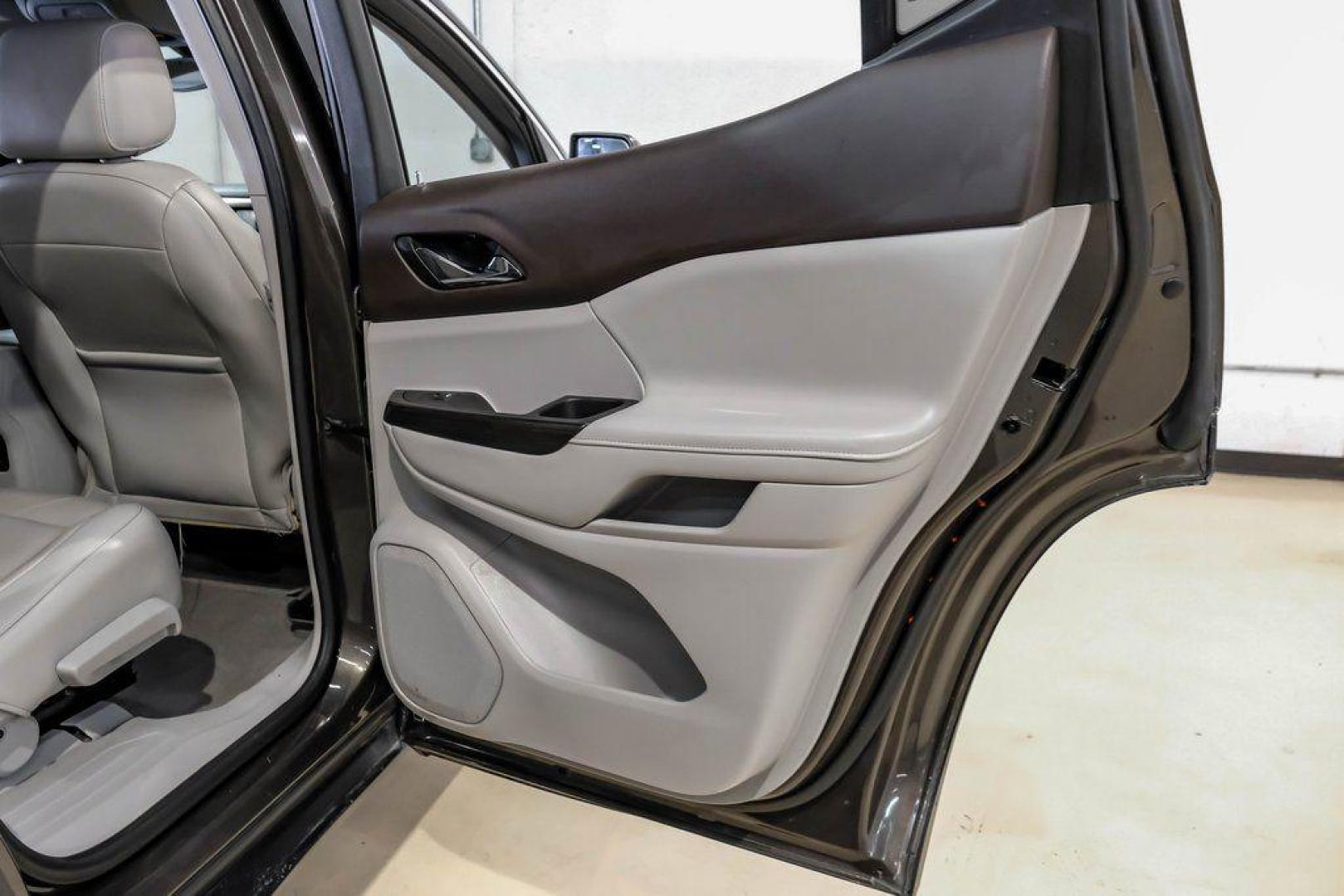 2019 Smokey Quartz Metallic /Cocoa/ Light Ash Gray GMC Acadia SLT-1 (1GKKNMLS4KZ) with an 3.6L V6 SIDI engine, Automatic transmission, located at 15300 Midway Rd., Addison, TX, 75001, (972) 702-0011, 32.958321, -96.838074 - Photo#50