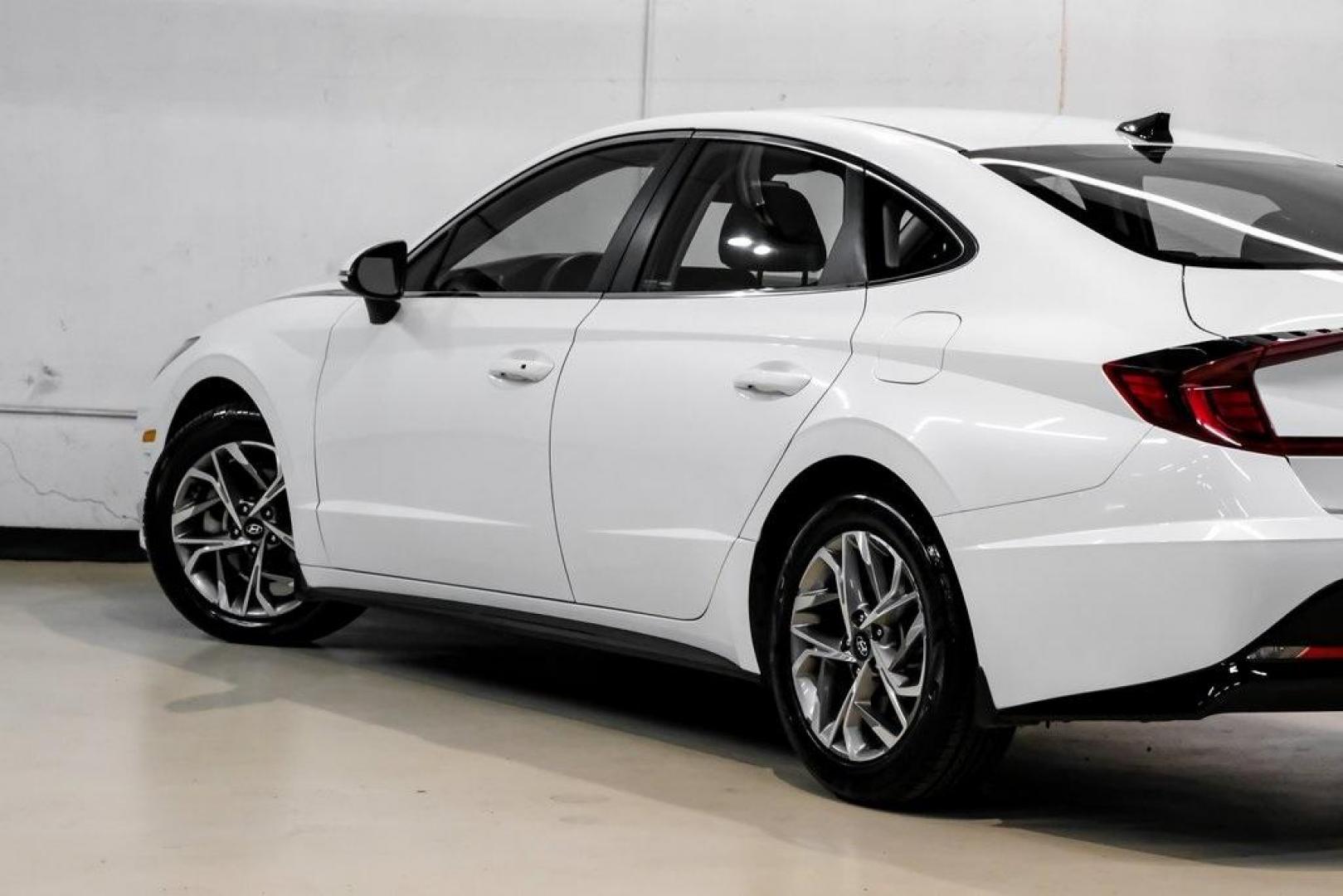 2022 Quartz White /Black Hyundai Sonata SEL (KMHL64JA1NA) with an 2.5L I4 engine, Automatic transmission, located at 15300 Midway Rd., Addison, TX, 75001, (972) 702-0011, 32.958321, -96.838074 - Photo#16