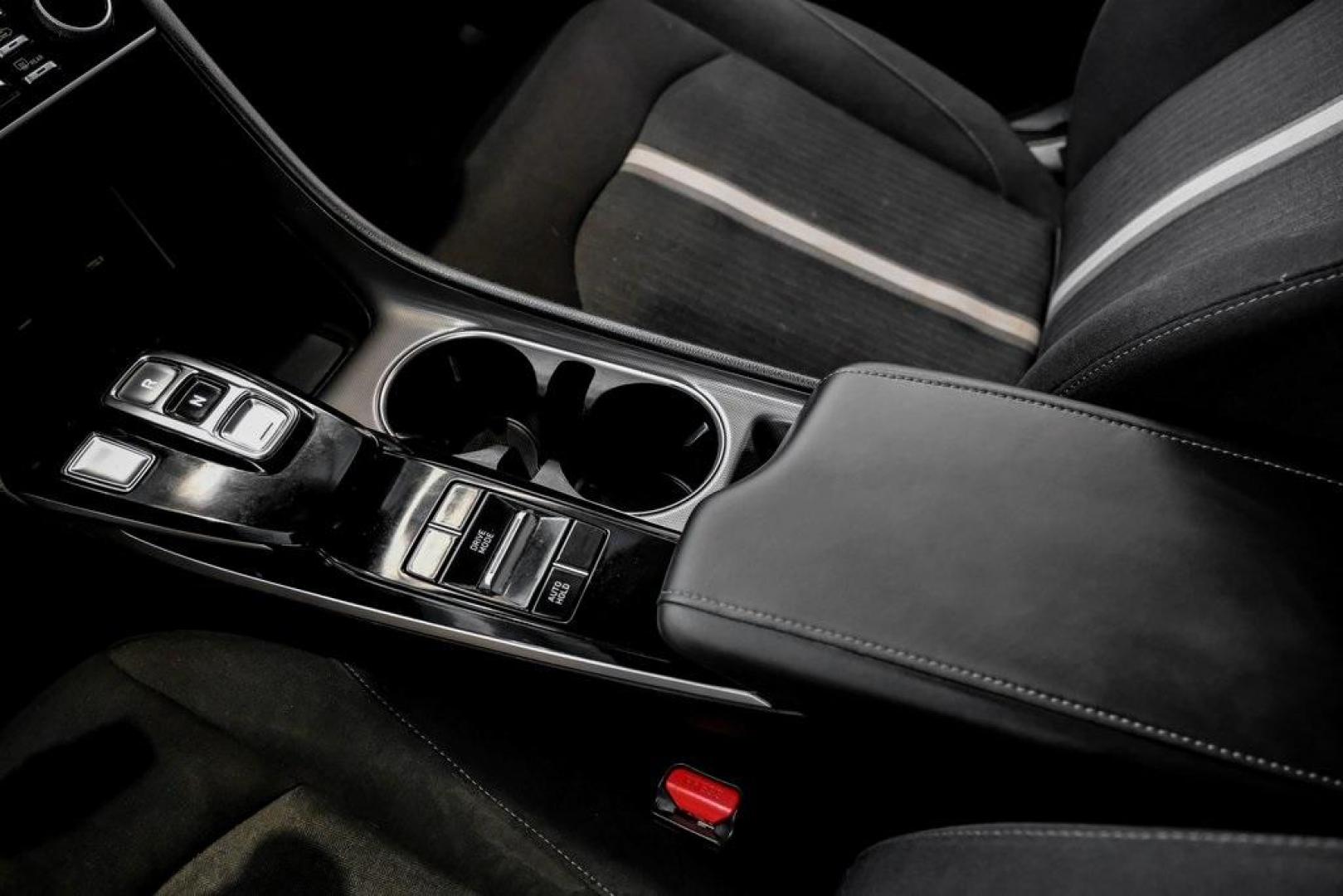 2022 Quartz White /Black Hyundai Sonata SEL (KMHL64JA1NA) with an 2.5L I4 engine, Automatic transmission, located at 15300 Midway Rd., Addison, TX, 75001, (972) 702-0011, 32.958321, -96.838074 - Photo#31