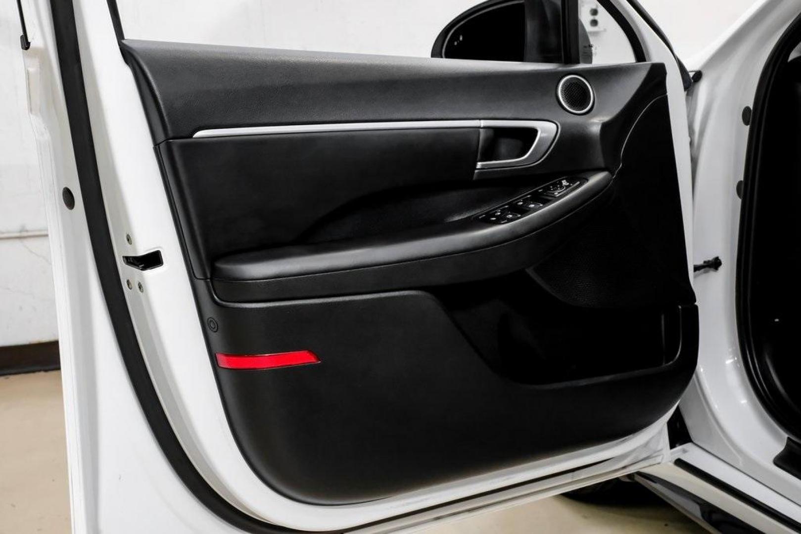 2022 Quartz White /Black Hyundai Sonata SEL (KMHL64JA1NA) with an 2.5L I4 engine, Automatic transmission, located at 15300 Midway Rd., Addison, TX, 75001, (972) 702-0011, 32.958321, -96.838074 - Photo#49