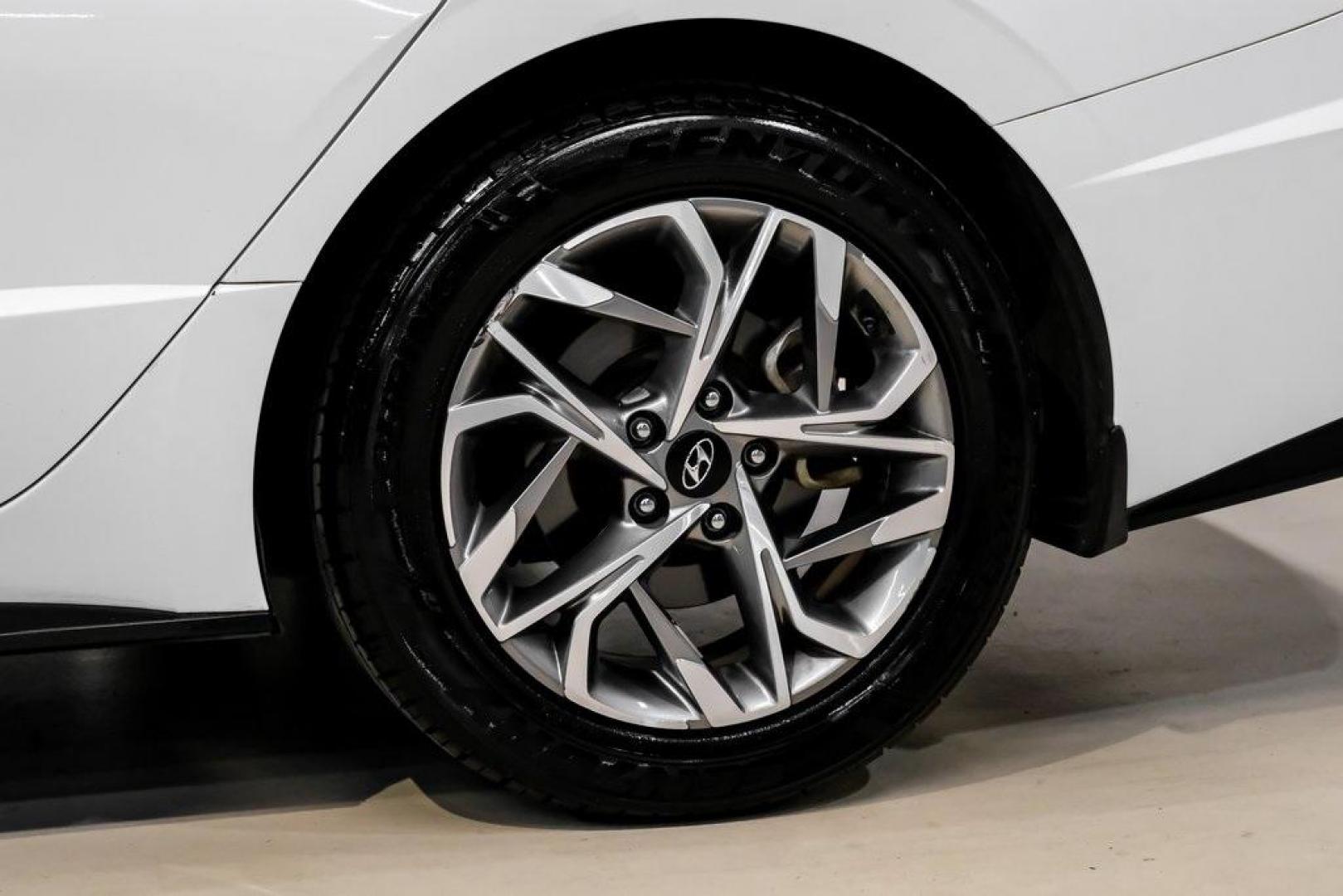 2022 Quartz White /Black Hyundai Sonata SEL (KMHL64JA1NA) with an 2.5L I4 engine, Automatic transmission, located at 15300 Midway Rd., Addison, TX, 75001, (972) 702-0011, 32.958321, -96.838074 - Photo#64