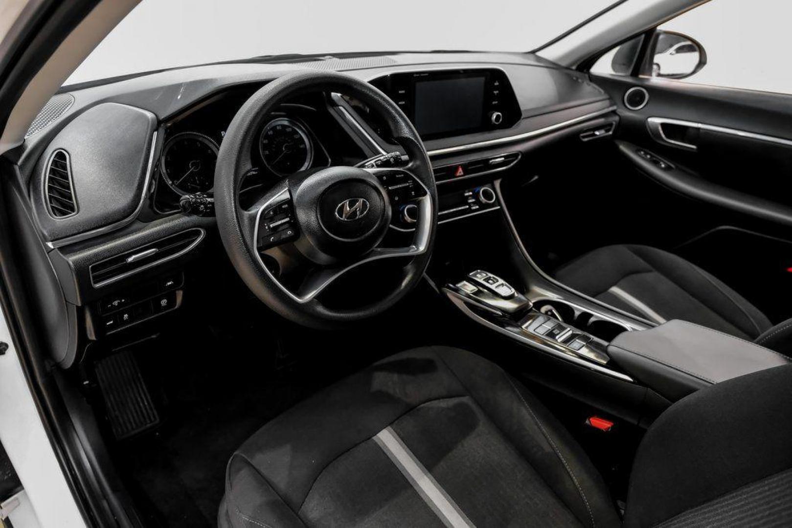 2022 Quartz White /Black Hyundai Sonata SEL (KMHL64JA1NA) with an 2.5L I4 engine, Automatic transmission, located at 15300 Midway Rd., Addison, TX, 75001, (972) 702-0011, 32.958321, -96.838074 - Photo#2