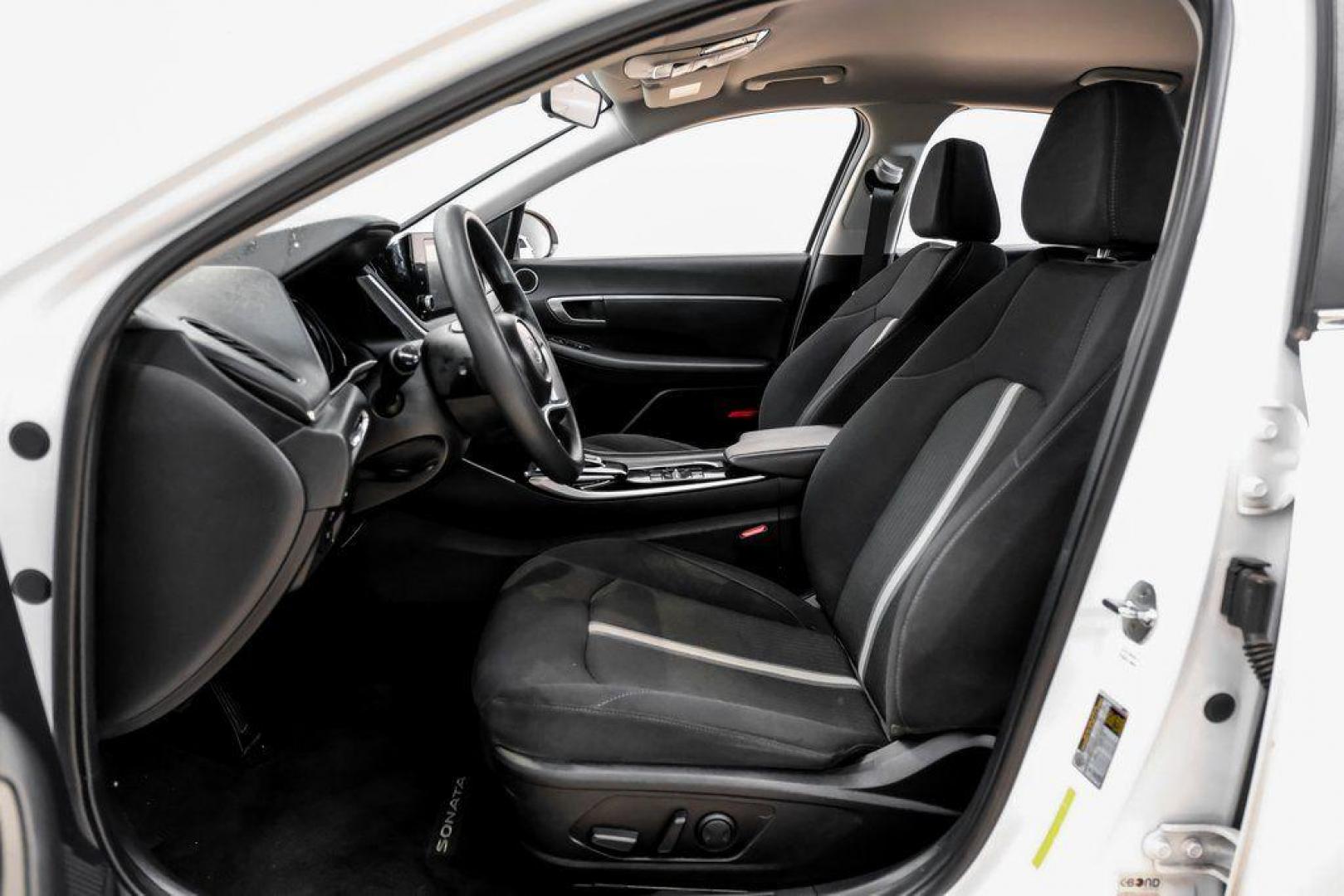 2022 Quartz White /Black Hyundai Sonata SEL (KMHL64JA1NA) with an 2.5L I4 engine, Automatic transmission, located at 15300 Midway Rd., Addison, TX, 75001, (972) 702-0011, 32.958321, -96.838074 - Photo#3