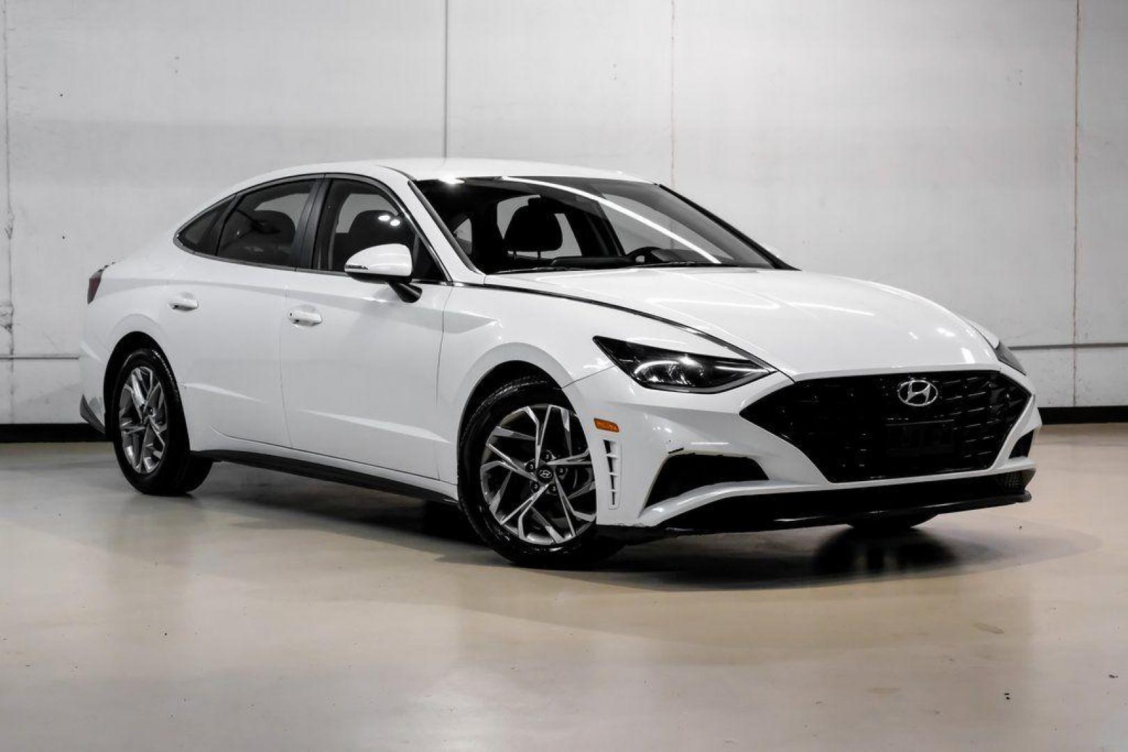 2022 Quartz White /Black Hyundai Sonata SEL (KMHL64JA1NA) with an 2.5L I4 engine, Automatic transmission, located at 15300 Midway Rd., Addison, TX, 75001, (972) 702-0011, 32.958321, -96.838074 - Photo#7