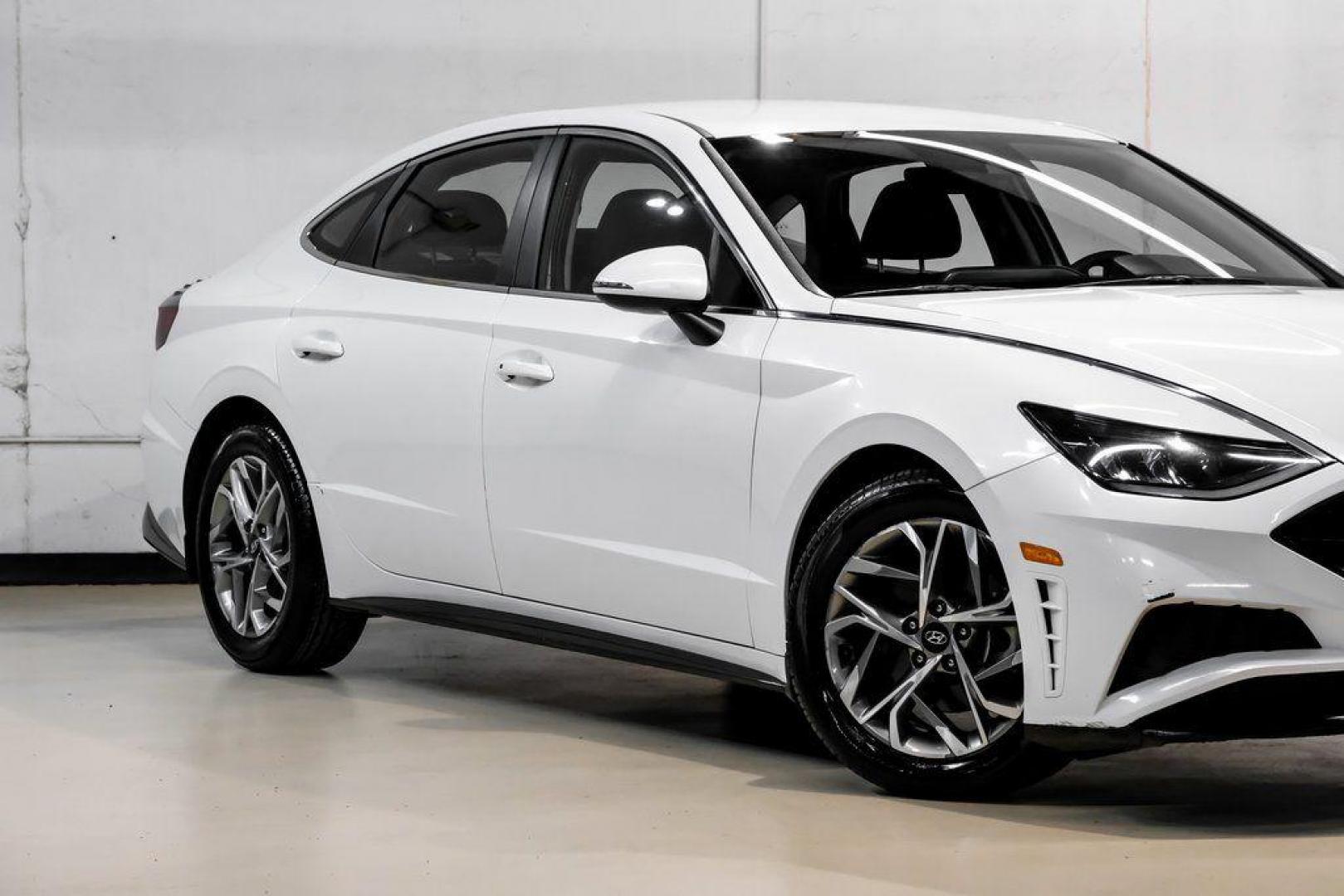 2022 Quartz White /Black Hyundai Sonata SEL (KMHL64JA1NA) with an 2.5L I4 engine, Automatic transmission, located at 15300 Midway Rd., Addison, TX, 75001, (972) 702-0011, 32.958321, -96.838074 - Photo#8