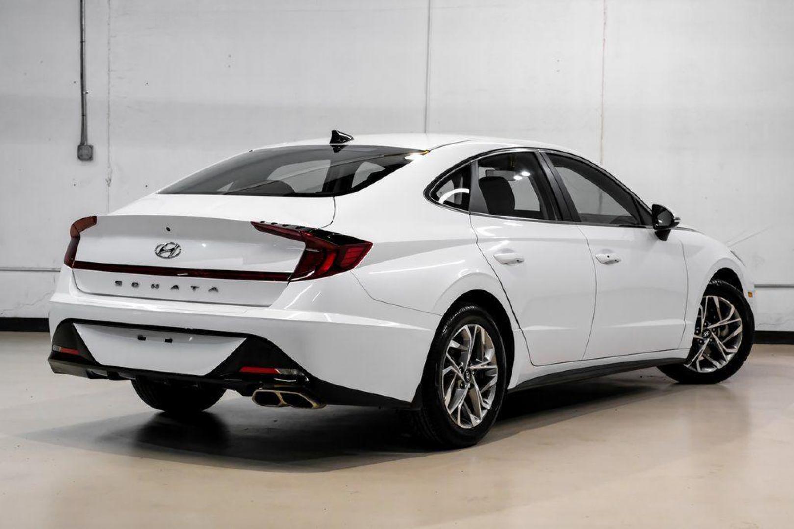 2022 Quartz White /Black Hyundai Sonata SEL (KMHL64JA1NA) with an 2.5L I4 engine, Automatic transmission, located at 15300 Midway Rd., Addison, TX, 75001, (972) 702-0011, 32.958321, -96.838074 - Photo#11