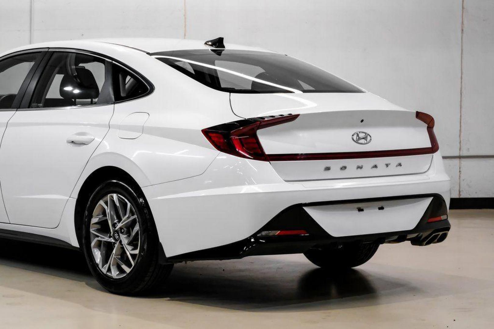 2022 Quartz White /Black Hyundai Sonata SEL (KMHL64JA1NA) with an 2.5L I4 engine, Automatic transmission, located at 15300 Midway Rd., Addison, TX, 75001, (972) 702-0011, 32.958321, -96.838074 - Photo#17
