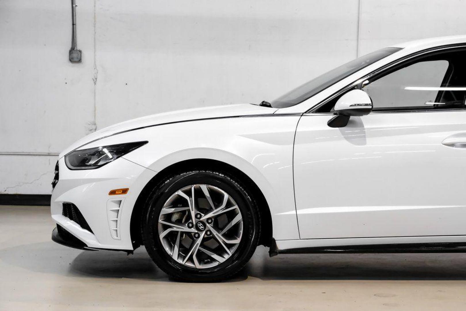 2022 Quartz White /Black Hyundai Sonata SEL (KMHL64JA1NA) with an 2.5L I4 engine, Automatic transmission, located at 15300 Midway Rd., Addison, TX, 75001, (972) 702-0011, 32.958321, -96.838074 - Photo#19