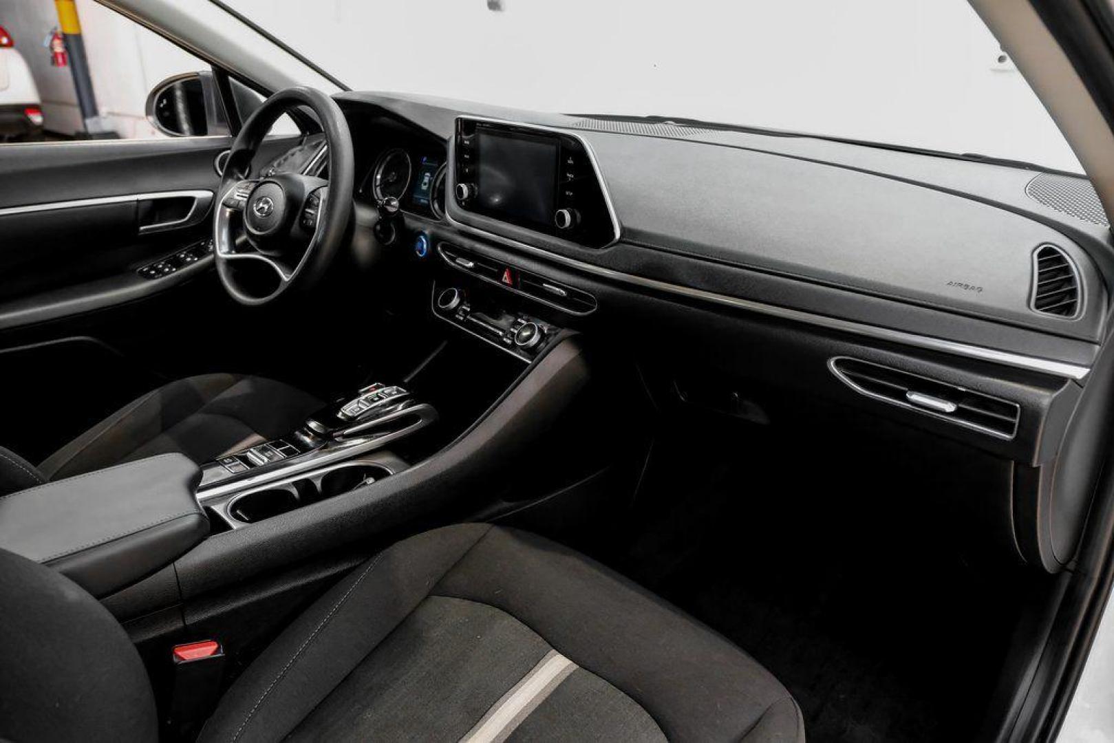 2022 Quartz White /Black Hyundai Sonata SEL (KMHL64JA1NA) with an 2.5L I4 engine, Automatic transmission, located at 15300 Midway Rd., Addison, TX, 75001, (972) 702-0011, 32.958321, -96.838074 - Photo#21