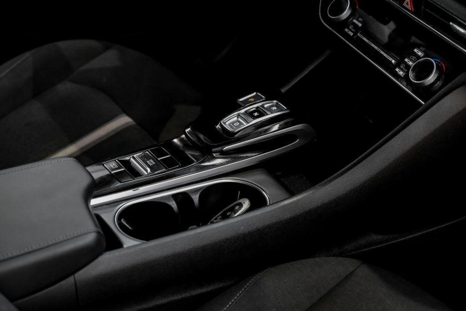 2022 Quartz White /Black Hyundai Sonata SEL (KMHL64JA1NA) with an 2.5L I4 engine, Automatic transmission, located at 15300 Midway Rd., Addison, TX, 75001, (972) 702-0011, 32.958321, -96.838074 - Photo#30