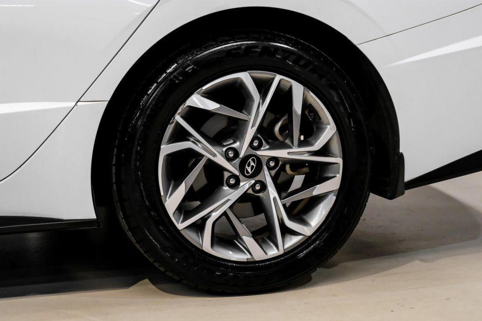 2022 Quartz White /Black Hyundai Sonata SEL (KMHL64JA1NA) with an 2.5L I4 engine, Automatic transmission, located at 15300 Midway Rd., Addison, TX, 75001, (972) 702-0011, 32.958321, -96.838074 - Photo#64