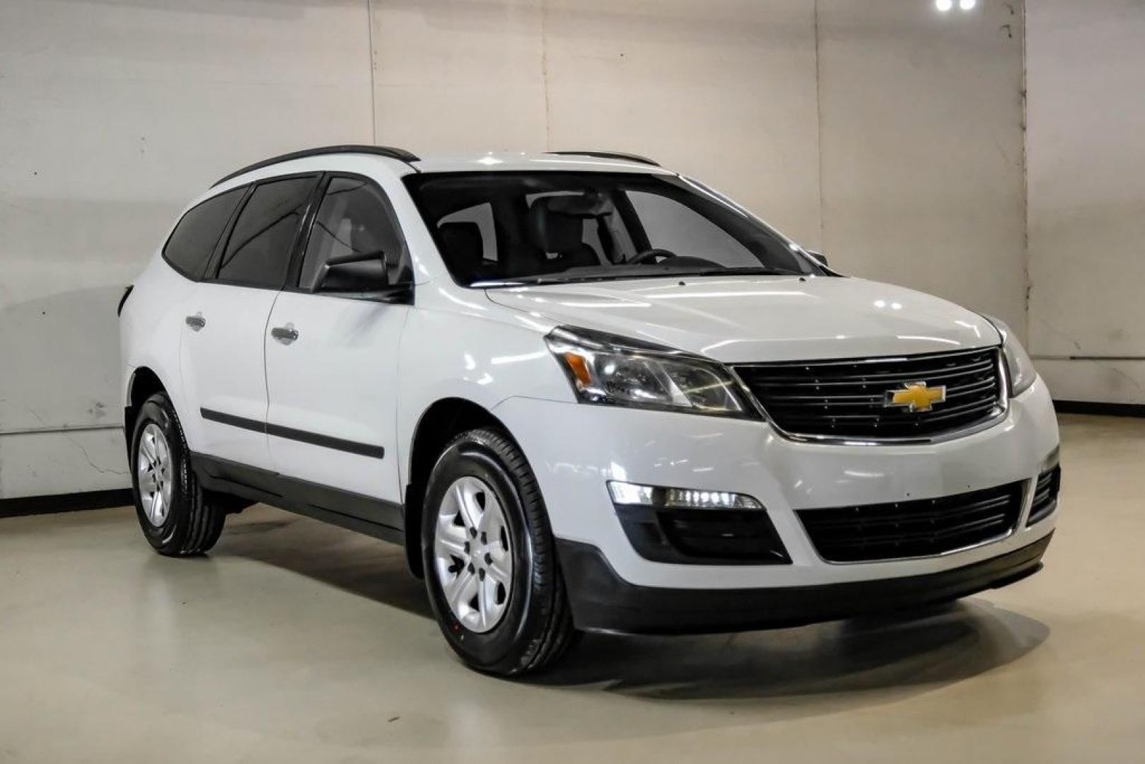 2017 Summit White /Dark Titanium/Light Titanium Chevrolet Traverse LS (1GNKRFKD9HJ) with an 3.6L V6 SIDI engine, Automatic transmission, located at 15300 Midway Rd., Addison, TX, 75001, (972) 702-0011, 32.958321, -96.838074 - Photo#4