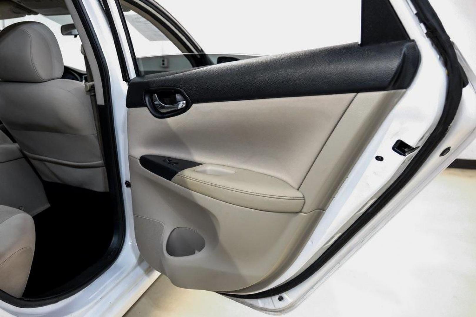 2016 Fresh Powder /Marble Gray Nissan Sentra S (3N1AB7AP3GY) with an 1.8L 4-Cylinder DOHC 16V engine, CVT transmission, located at 15300 Midway Rd., Addison, TX, 75001, (972) 702-0011, 32.958321, -96.838074 - Photo#40