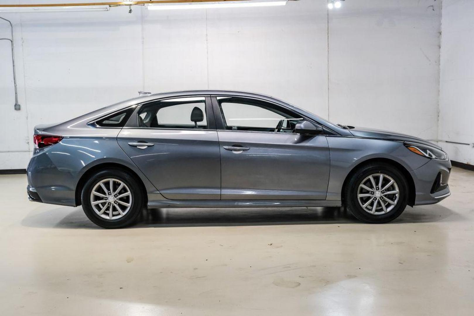 2019 Machine Gray /Gray Hyundai Sonata SE (5NPE24AF8KH) with an 2.4L I4 DGI DOHC 16V engine, Automatic transmission, located at 15300 Midway Rd., Addison, TX, 75001, (972) 702-0011, 32.958321, -96.838074 - Photo#6