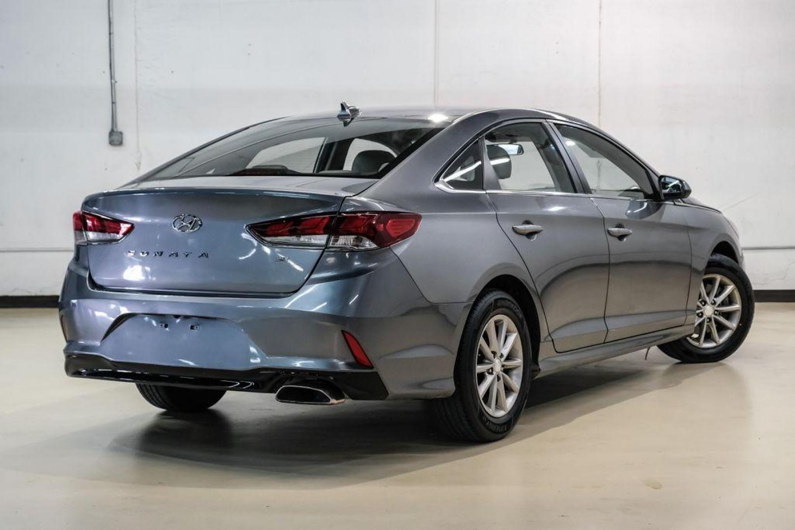 2019 Machine Gray /Gray Hyundai Sonata SE (5NPE24AF8KH) with an 2.4L I4 DGI DOHC 16V engine, Automatic transmission, located at 15300 Midway Rd., Addison, TX, 75001, (972) 702-0011, 32.958321, -96.838074 - Photo#7