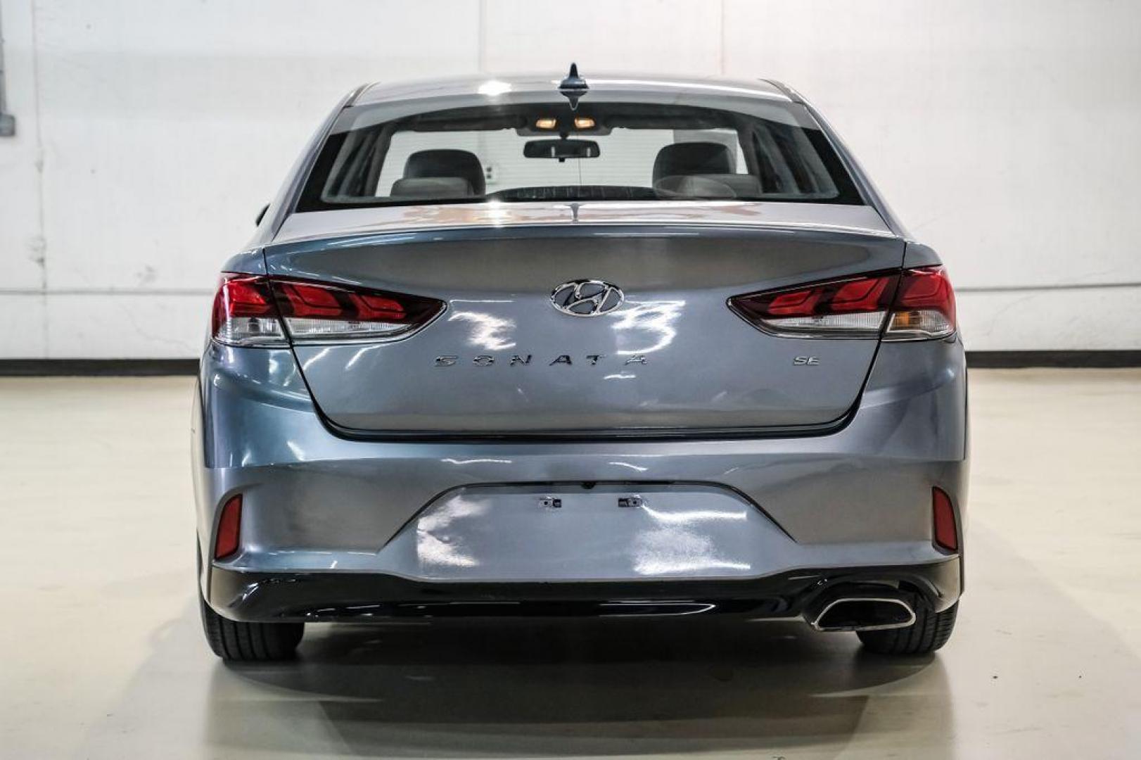 2019 Machine Gray /Gray Hyundai Sonata SE (5NPE24AF8KH) with an 2.4L I4 DGI DOHC 16V engine, Automatic transmission, located at 15300 Midway Rd., Addison, TX, 75001, (972) 702-0011, 32.958321, -96.838074 - Photo#8