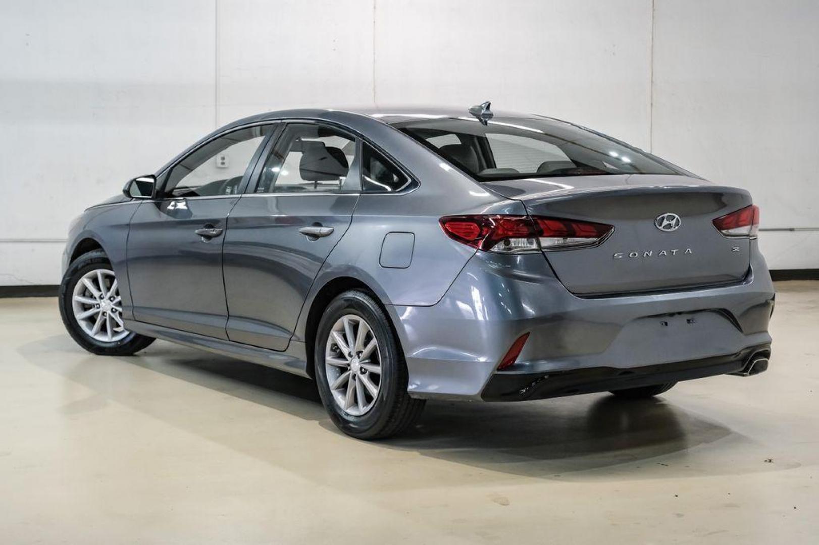 2019 Machine Gray /Gray Hyundai Sonata SE (5NPE24AF8KH) with an 2.4L I4 DGI DOHC 16V engine, Automatic transmission, located at 15300 Midway Rd., Addison, TX, 75001, (972) 702-0011, 32.958321, -96.838074 - Photo#9