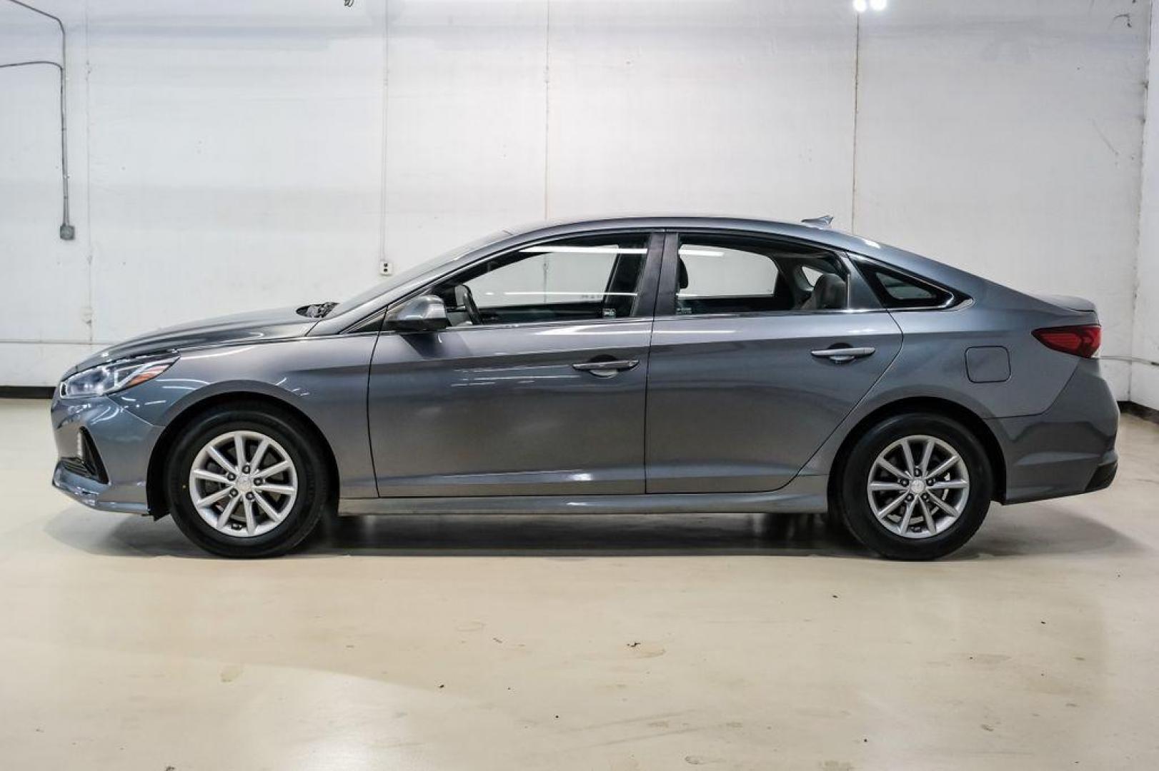 2019 Machine Gray /Gray Hyundai Sonata SE (5NPE24AF8KH) with an 2.4L I4 DGI DOHC 16V engine, Automatic transmission, located at 15300 Midway Rd., Addison, TX, 75001, (972) 702-0011, 32.958321, -96.838074 - Photo#10