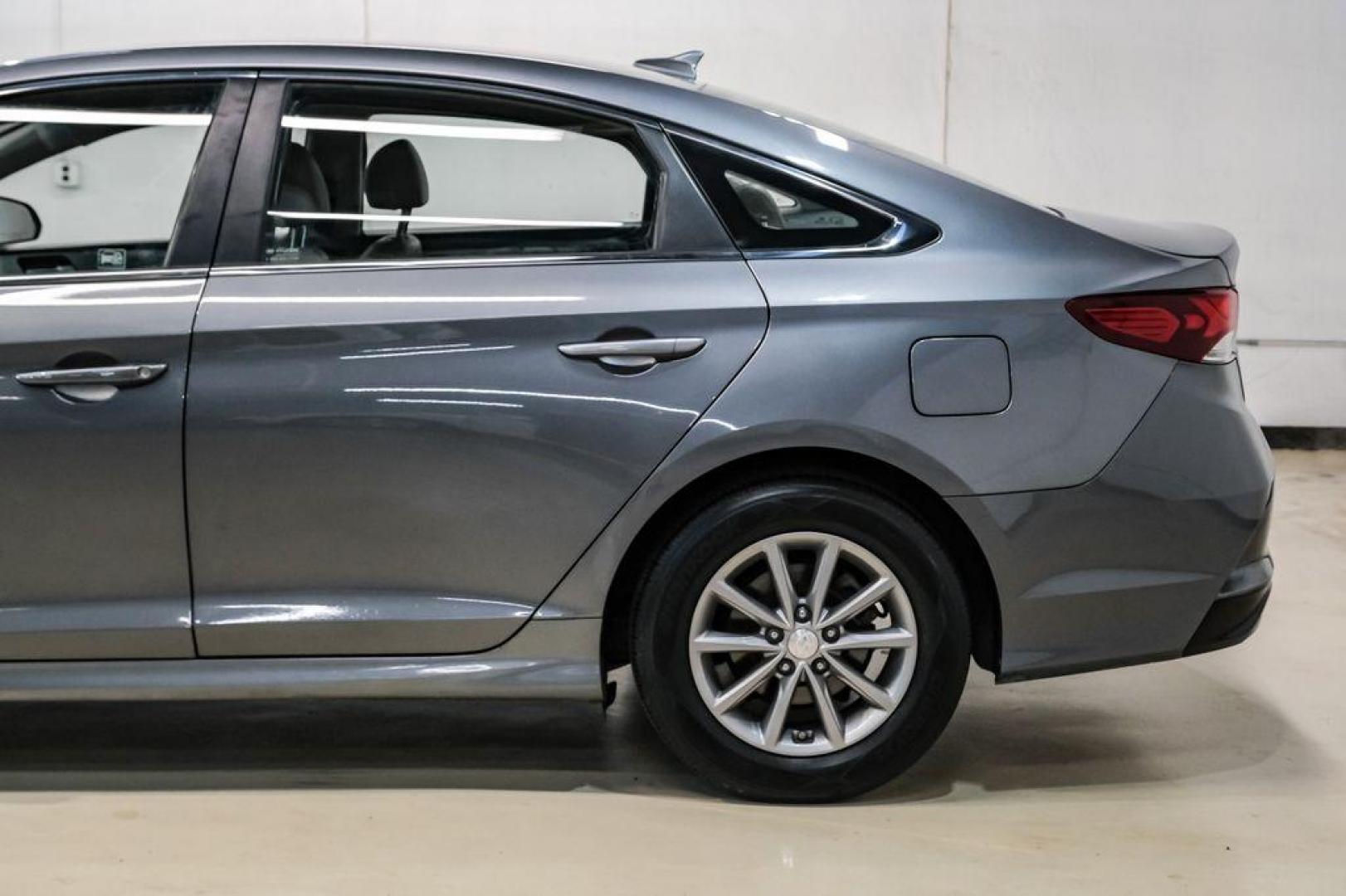 2019 Machine Gray /Gray Hyundai Sonata SE (5NPE24AF8KH) with an 2.4L I4 DGI DOHC 16V engine, Automatic transmission, located at 15300 Midway Rd., Addison, TX, 75001, (972) 702-0011, 32.958321, -96.838074 - Photo#12