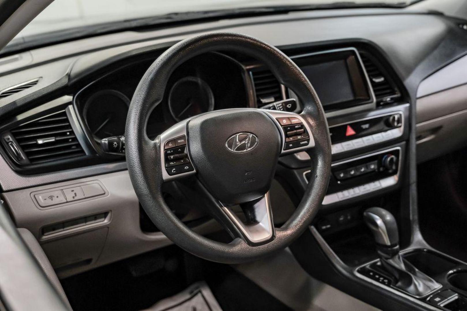 2019 Machine Gray /Gray Hyundai Sonata SE (5NPE24AF8KH) with an 2.4L I4 DGI DOHC 16V engine, Automatic transmission, located at 15300 Midway Rd., Addison, TX, 75001, (972) 702-0011, 32.958321, -96.838074 - Photo#16