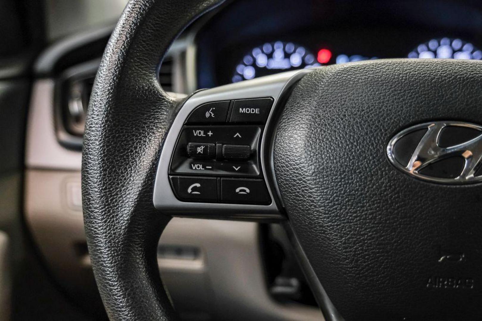 2019 Machine Gray /Gray Hyundai Sonata SE (5NPE24AF8KH) with an 2.4L I4 DGI DOHC 16V engine, Automatic transmission, located at 15300 Midway Rd., Addison, TX, 75001, (972) 702-0011, 32.958321, -96.838074 - Photo#17