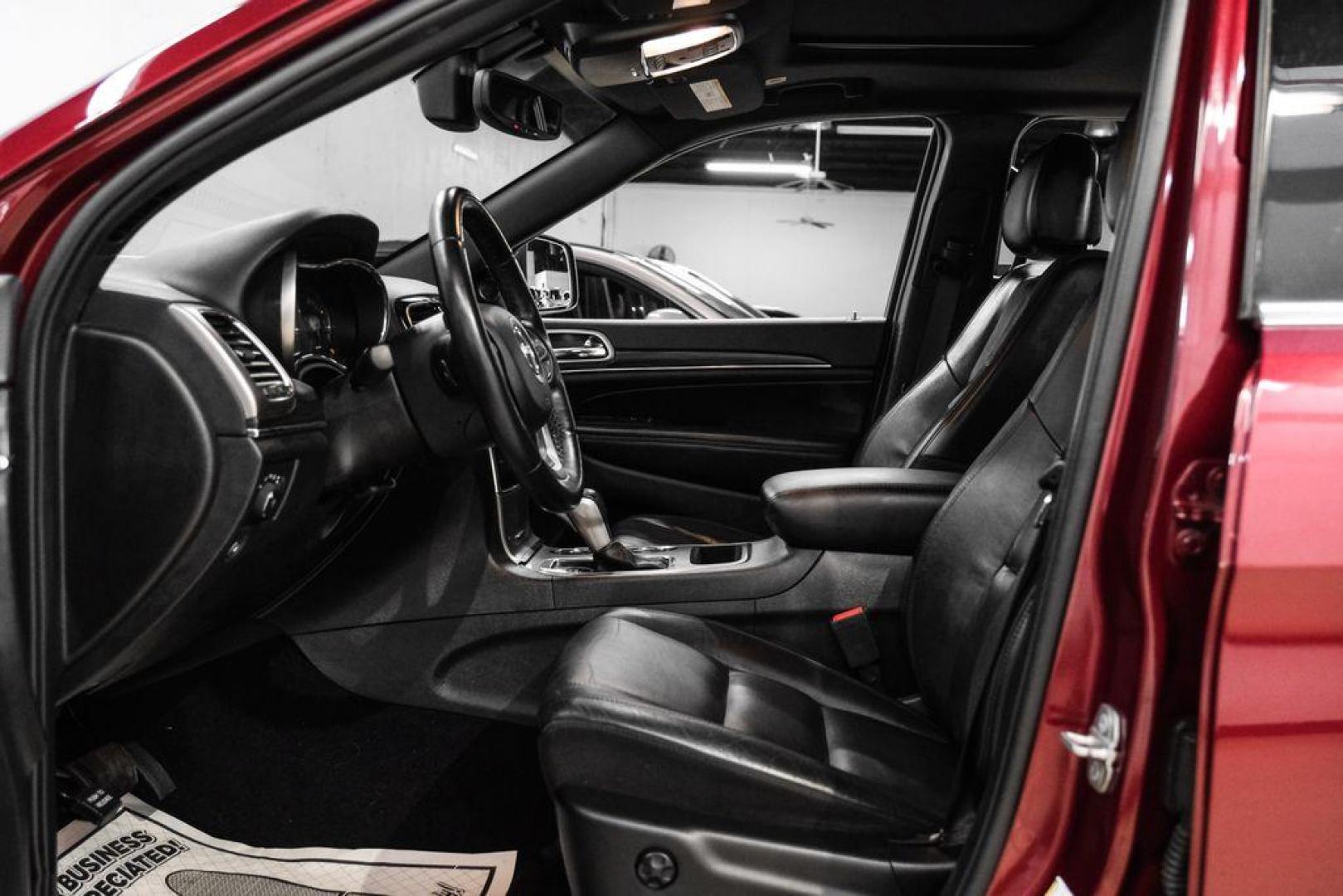 2020 Velvet Red Pearlcoat /Black Jeep Grand Cherokee Limited (1C4RJEBG7LC) with an 3.6L V6 24V VVT engine, Automatic transmission, located at 15300 Midway Rd., Addison, TX, 75001, (972) 702-0011, 32.958321, -96.838074 - Photo#3