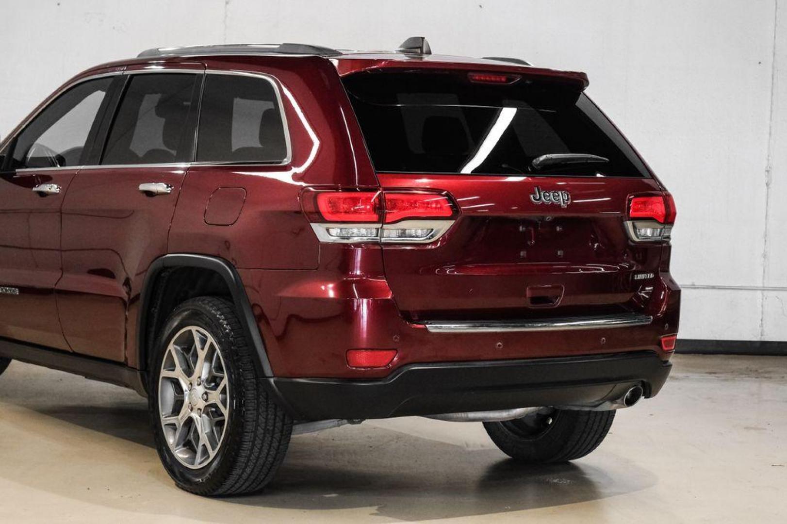 2020 Velvet Red Pearlcoat /Black Jeep Grand Cherokee Limited (1C4RJEBG7LC) with an 3.6L V6 24V VVT engine, Automatic transmission, located at 15300 Midway Rd., Addison, TX, 75001, (972) 702-0011, 32.958321, -96.838074 - Photo#14