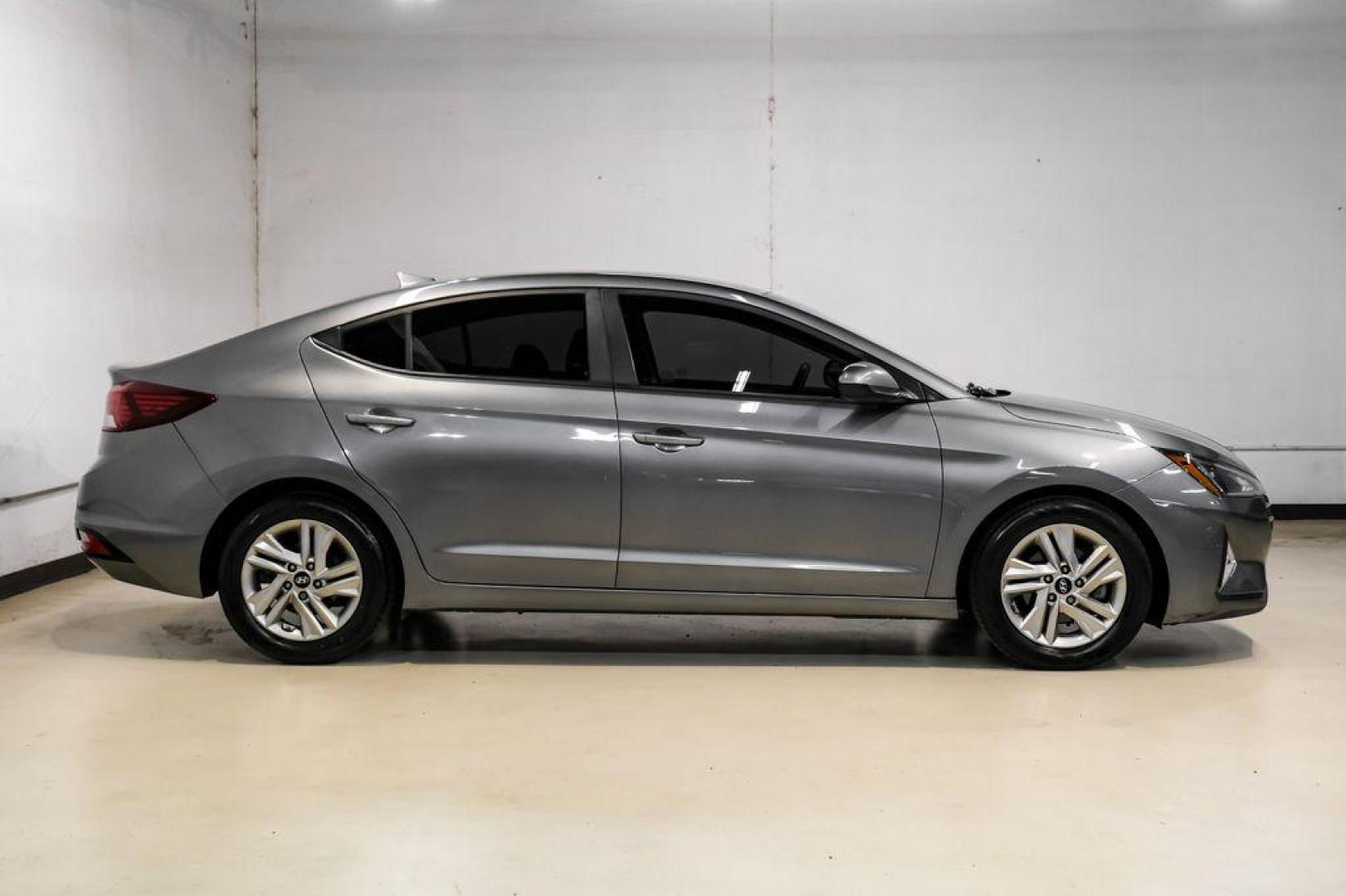 2020 Machine Gray /Black Hyundai Elantra SEL (5NPD84LFXLH) with an 2.0L 4-Cylinder DOHC 16V engine, CVT transmission, located at 15300 Midway Rd., Addison, TX, 75001, (972) 702-0011, 32.958321, -96.838074 - Photo#8