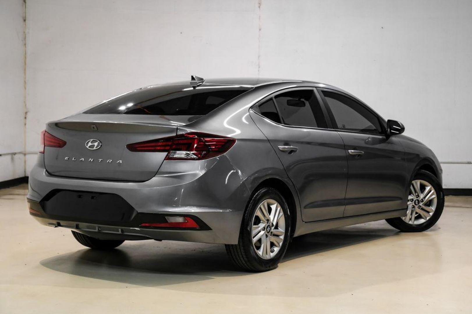 2020 Machine Gray /Black Hyundai Elantra SEL (5NPD84LFXLH) with an 2.0L 4-Cylinder DOHC 16V engine, CVT transmission, located at 15300 Midway Rd., Addison, TX, 75001, (972) 702-0011, 32.958321, -96.838074 - Photo#9