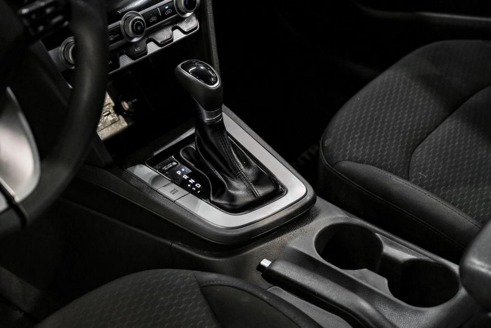 2020 Machine Gray /Black Hyundai Elantra SEL (5NPD84LFXLH) with an 2.0L 4-Cylinder DOHC 16V engine, CVT transmission, located at 15300 Midway Rd., Addison, TX, 75001, (972) 702-0011, 32.958321, -96.838074 - Photo#25