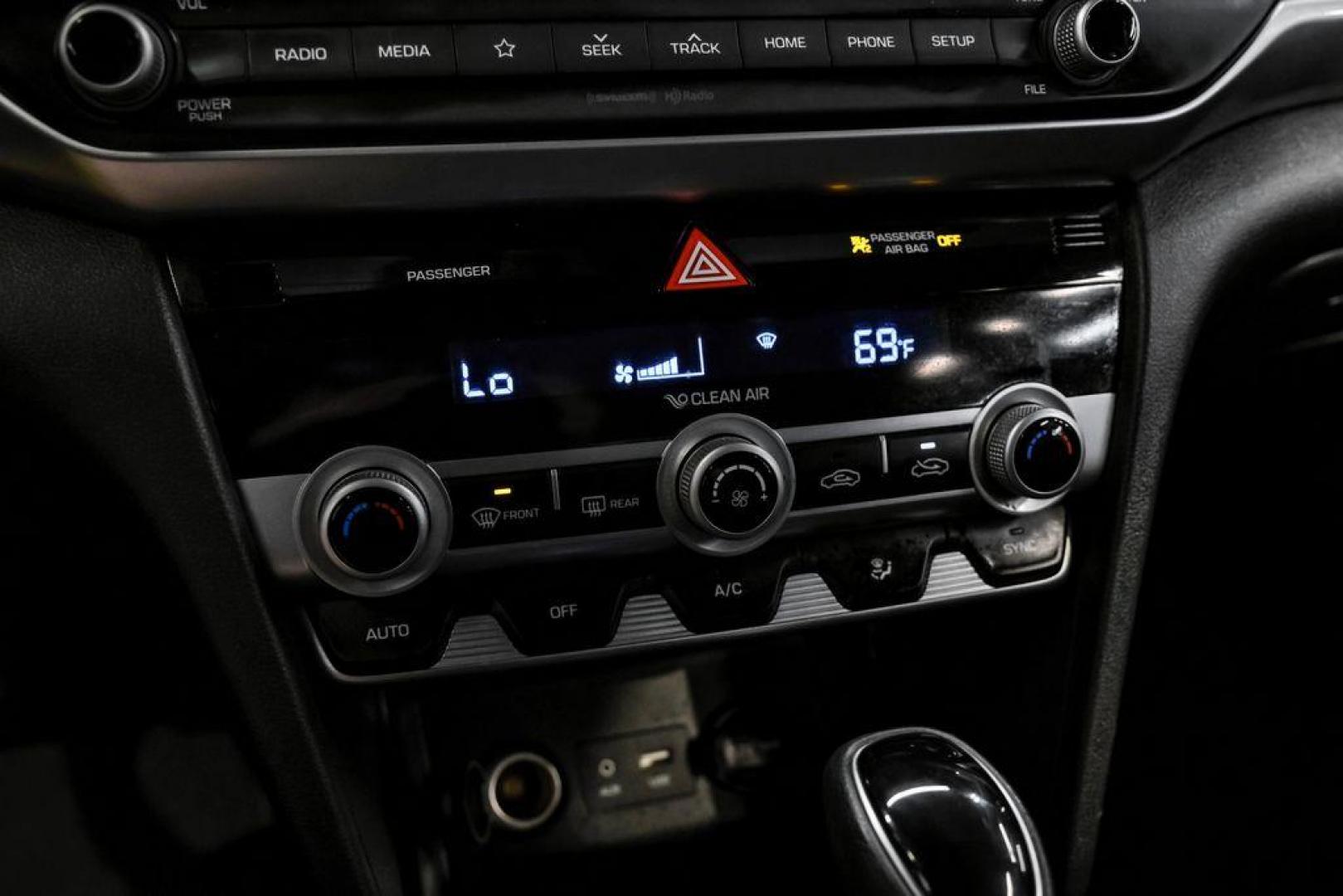 2020 Machine Gray /Black Hyundai Elantra SEL (5NPD84LFXLH) with an 2.0L 4-Cylinder DOHC 16V engine, CVT transmission, located at 15300 Midway Rd., Addison, TX, 75001, (972) 702-0011, 32.958321, -96.838074 - Photo#26