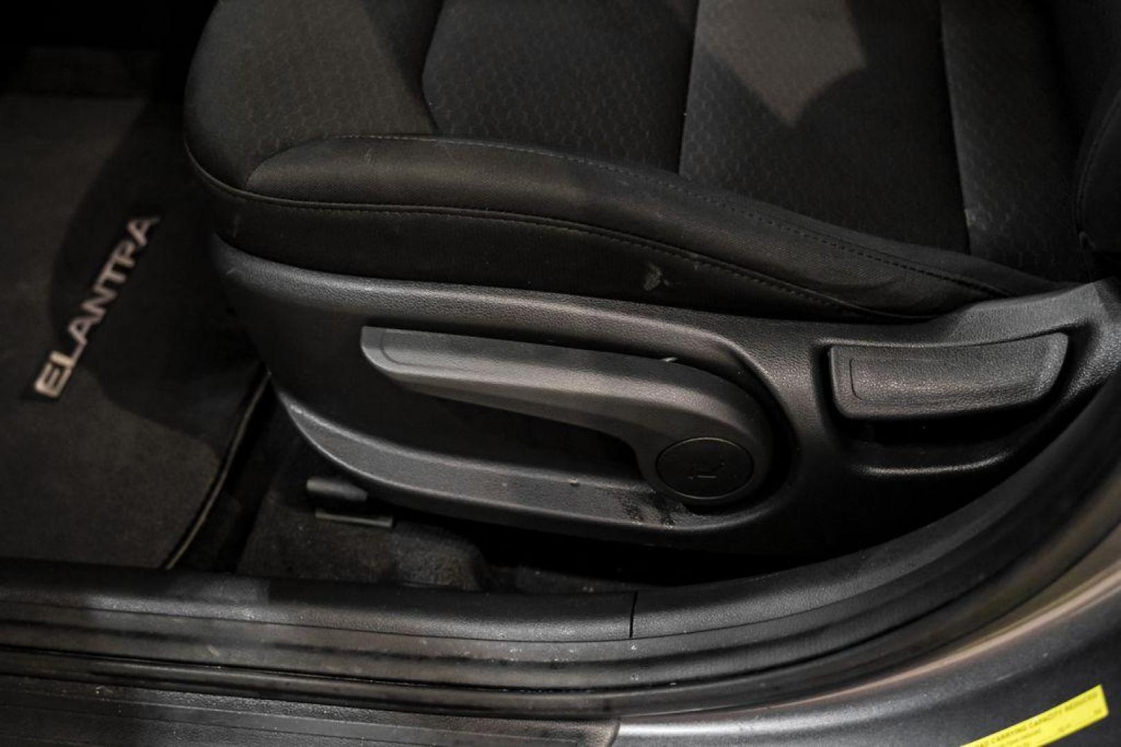 2020 Machine Gray /Black Hyundai Elantra SEL (5NPD84LFXLH) with an 2.0L 4-Cylinder DOHC 16V engine, CVT transmission, located at 15300 Midway Rd., Addison, TX, 75001, (972) 702-0011, 32.958321, -96.838074 - Photo#31