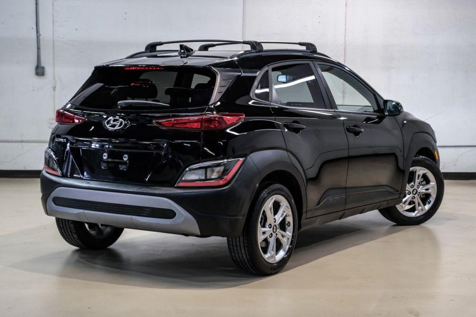 2022 Ultra Black /Black Hyundai Kona SEL (KM8K62AB1NU) with an 2.0L I4 MPI DOHC 16V LEV3-ULEV70 147hp engine, CVT transmission, located at 15300 Midway Rd., Addison, TX, 75001, (972) 702-0011, 32.958321, -96.838074 - Photo#7