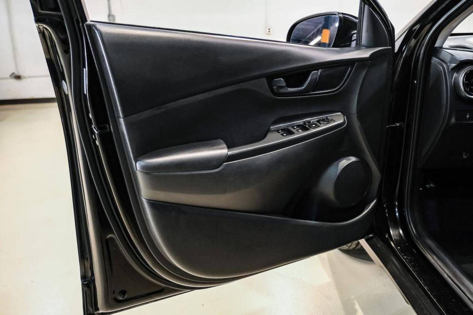 2022 Ultra Black /Black Hyundai Kona SEL (KM8K62AB1NU) with an 2.0L I4 MPI DOHC 16V LEV3-ULEV70 147hp engine, CVT transmission, located at 15300 Midway Rd., Addison, TX, 75001, (972) 702-0011, 32.958321, -96.838074 - Photo#38