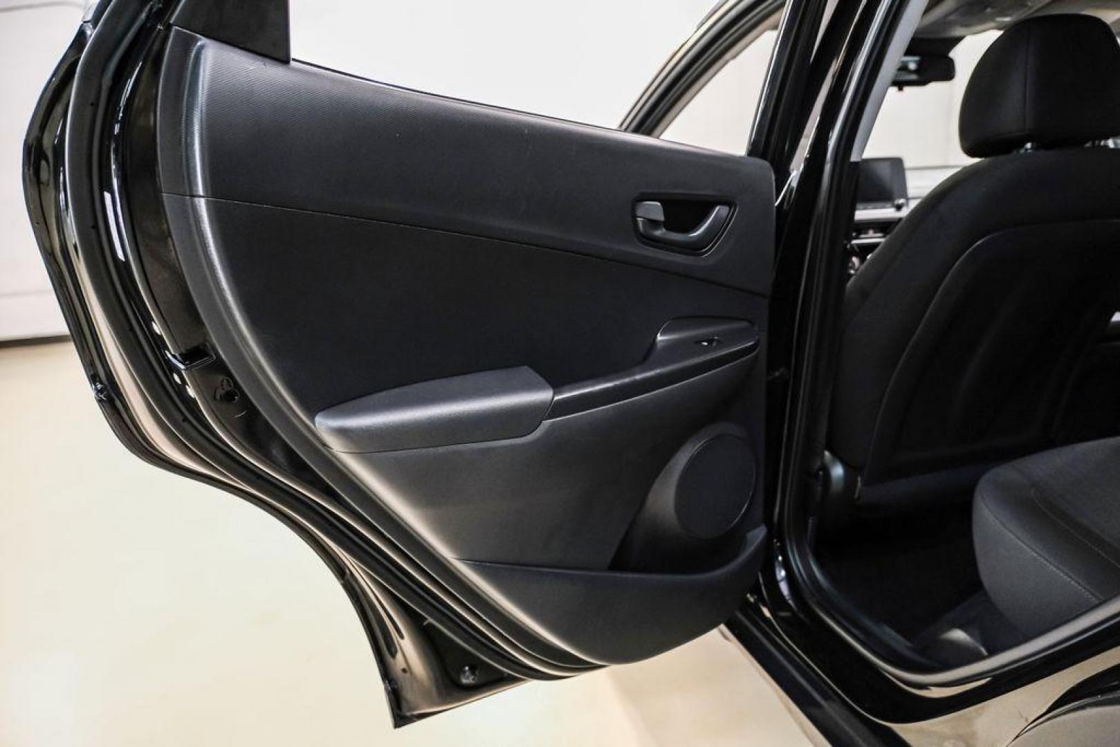 2022 Ultra Black /Black Hyundai Kona SEL (KM8K62AB1NU) with an 2.0L I4 MPI DOHC 16V LEV3-ULEV70 147hp engine, CVT transmission, located at 15300 Midway Rd., Addison, TX, 75001, (972) 702-0011, 32.958321, -96.838074 - Photo#41