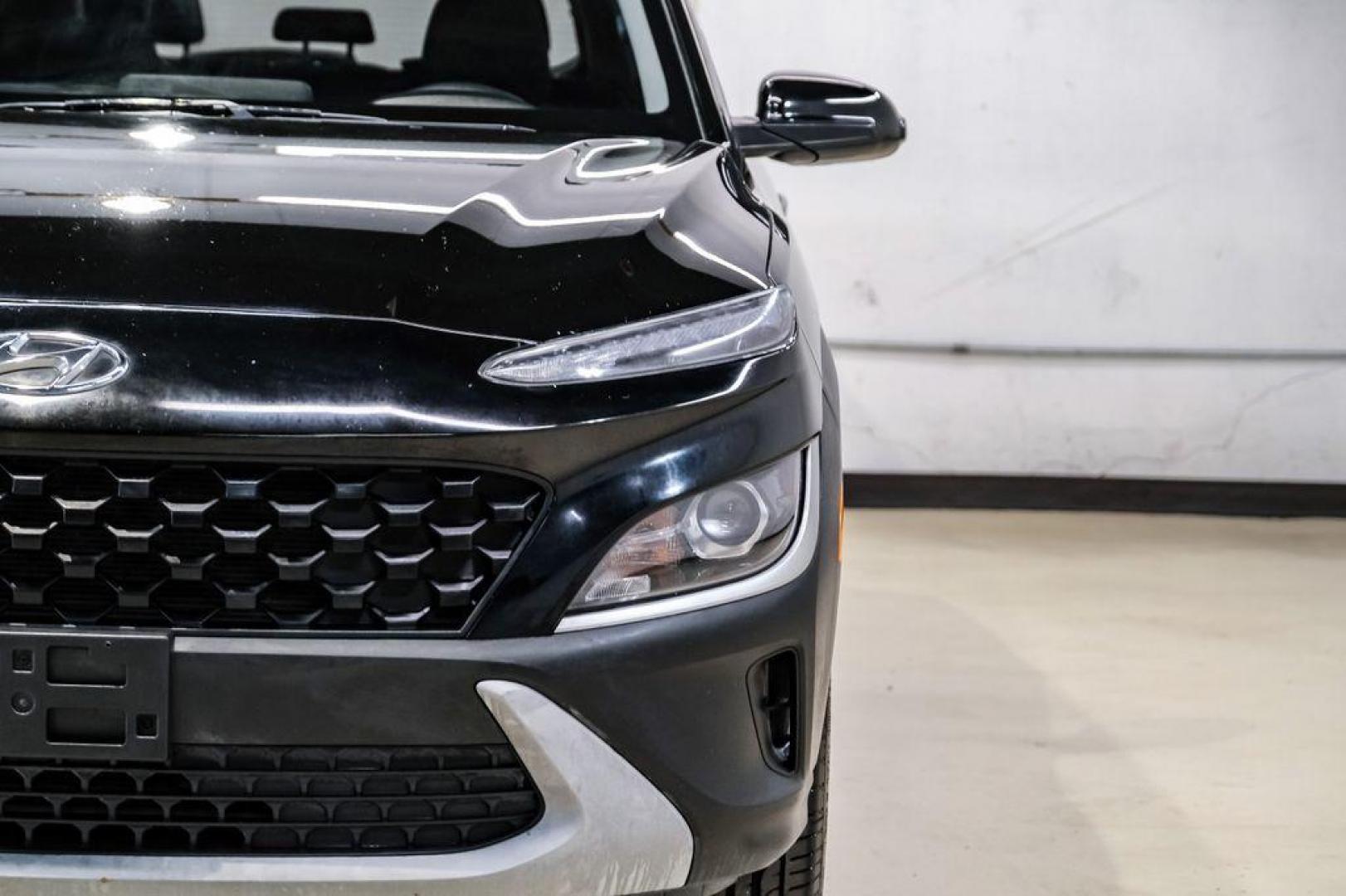 2022 Ultra Black /Black Hyundai Kona SEL (KM8K62AB1NU) with an 2.0L I4 MPI DOHC 16V LEV3-ULEV70 147hp engine, CVT transmission, located at 15300 Midway Rd., Addison, TX, 75001, (972) 702-0011, 32.958321, -96.838074 - Photo#43