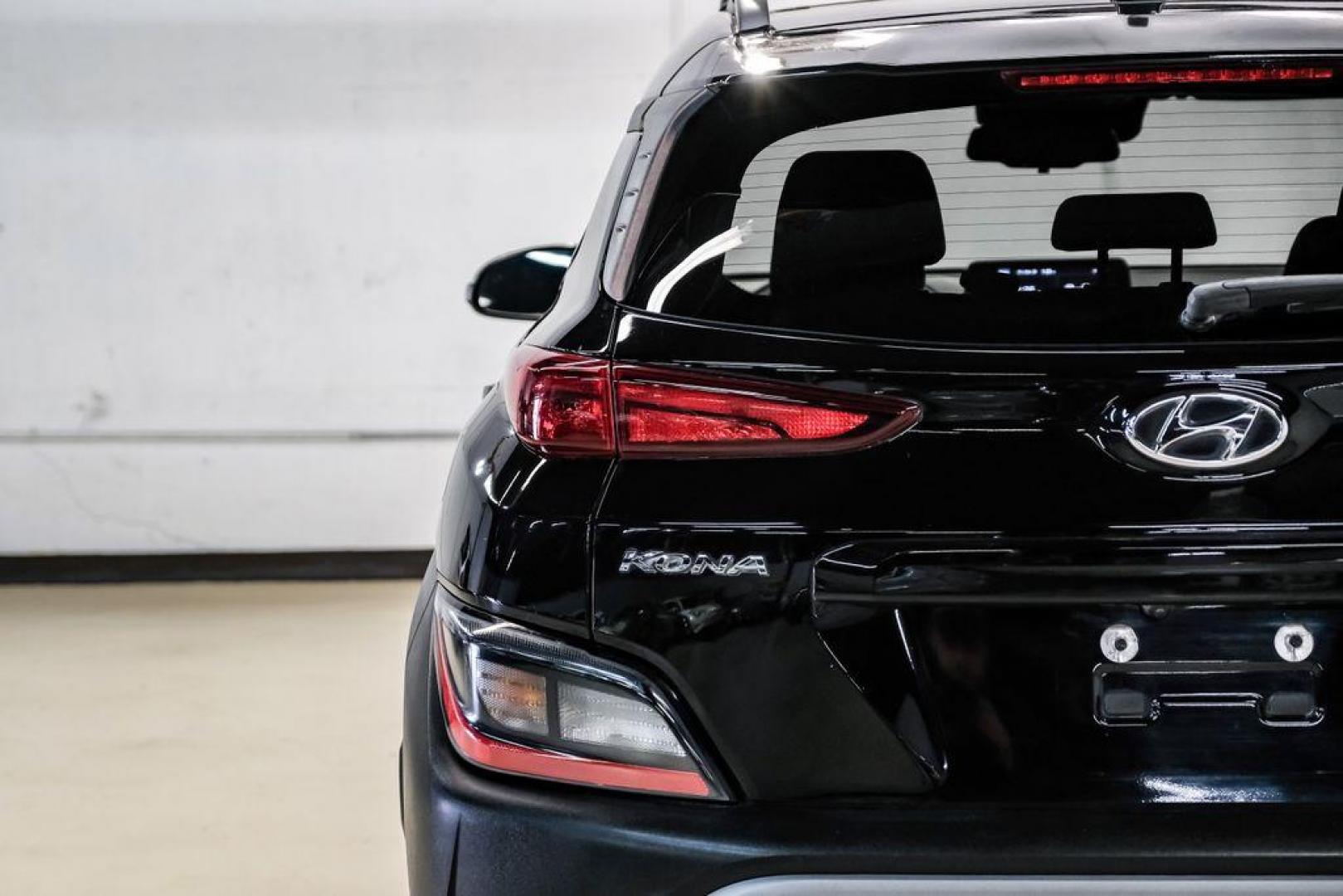 2022 Ultra Black /Black Hyundai Kona SEL (KM8K62AB1NU) with an 2.0L I4 MPI DOHC 16V LEV3-ULEV70 147hp engine, CVT transmission, located at 15300 Midway Rd., Addison, TX, 75001, (972) 702-0011, 32.958321, -96.838074 - Photo#44