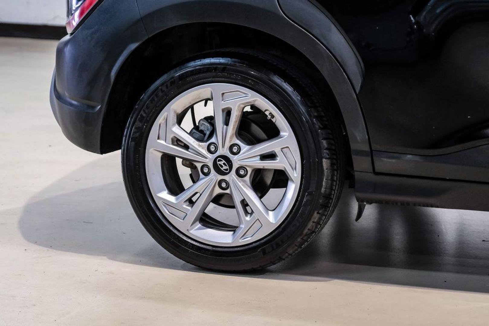 2022 Ultra Black /Black Hyundai Kona SEL (KM8K62AB1NU) with an 2.0L I4 MPI DOHC 16V LEV3-ULEV70 147hp engine, CVT transmission, located at 15300 Midway Rd., Addison, TX, 75001, (972) 702-0011, 32.958321, -96.838074 - Photo#51