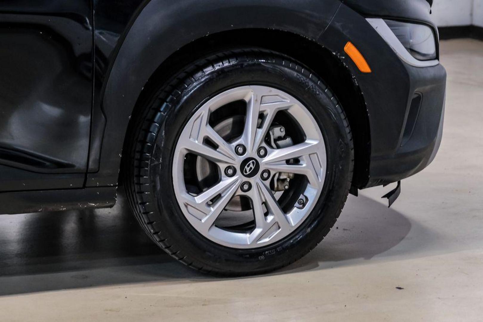 2022 Ultra Black /Black Hyundai Kona SEL (KM8K62AB1NU) with an 2.0L I4 MPI DOHC 16V LEV3-ULEV70 147hp engine, CVT transmission, located at 15300 Midway Rd., Addison, TX, 75001, (972) 702-0011, 32.958321, -96.838074 - Photo#52