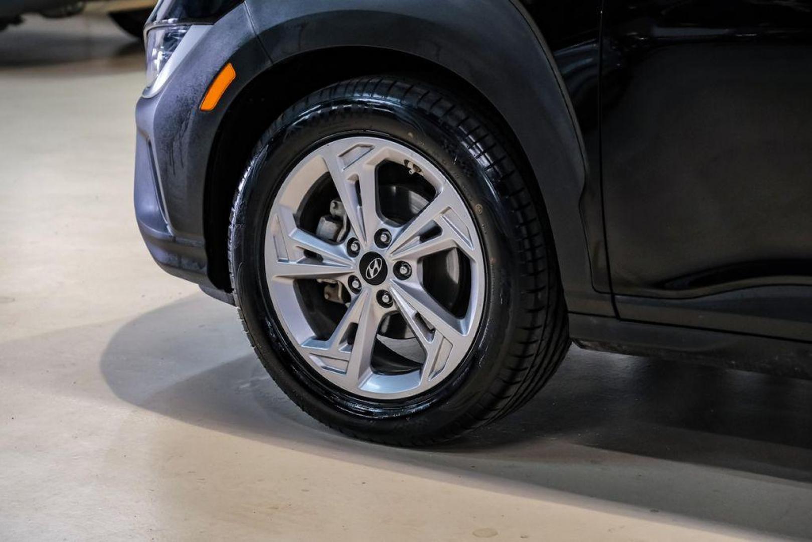 2022 Ultra Black /Black Hyundai Kona SEL (KM8K62AB1NU) with an 2.0L I4 MPI DOHC 16V LEV3-ULEV70 147hp engine, CVT transmission, located at 15300 Midway Rd., Addison, TX, 75001, (972) 702-0011, 32.958321, -96.838074 - Photo#53