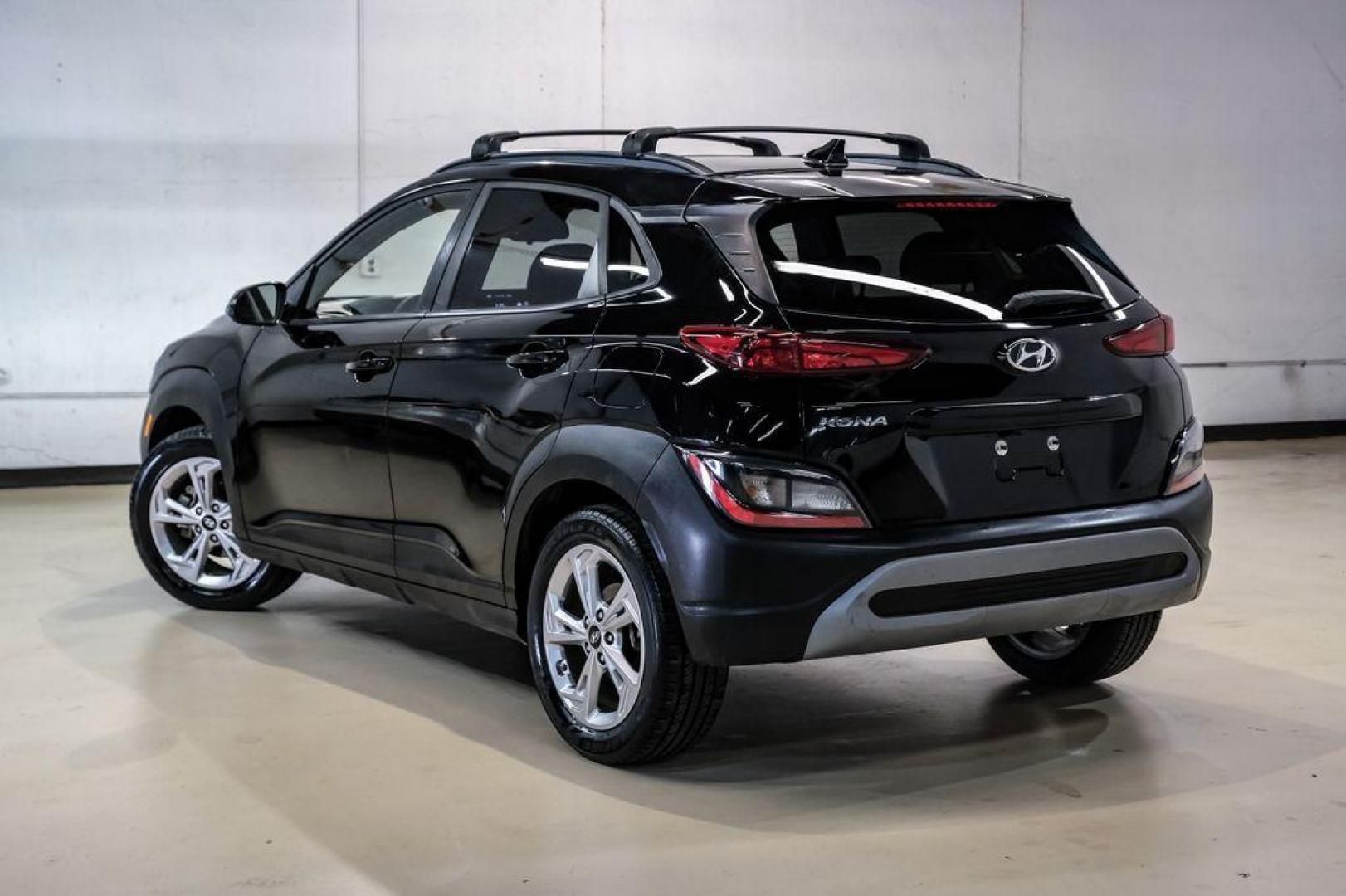 2022 Ultra Black /Black Hyundai Kona SEL (KM8K62AB1NU) with an 2.0L I4 MPI DOHC 16V LEV3-ULEV70 147hp engine, CVT transmission, located at 15300 Midway Rd., Addison, TX, 75001, (972) 702-0011, 32.958321, -96.838074 - Photo#9