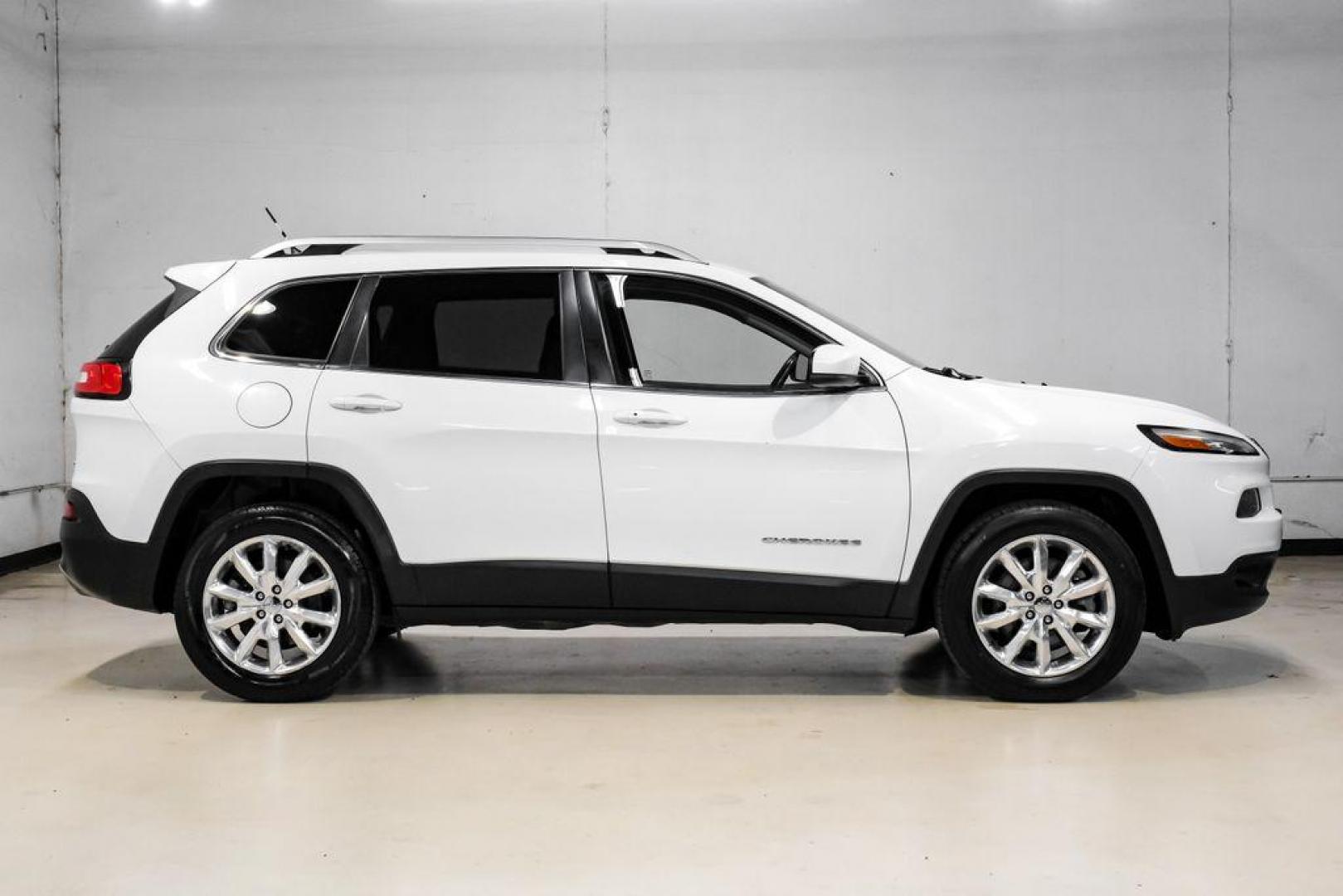 2015 Bright White Clearcoat /Indigo Blue/Brown Jeep Cherokee Limited (1C4PJMDS3FW) with an 3.2L V6 engine, Automatic transmission, located at 15300 Midway Rd., Addison, TX, 75001, (972) 702-0011, 32.958321, -96.838074 - Photo#8